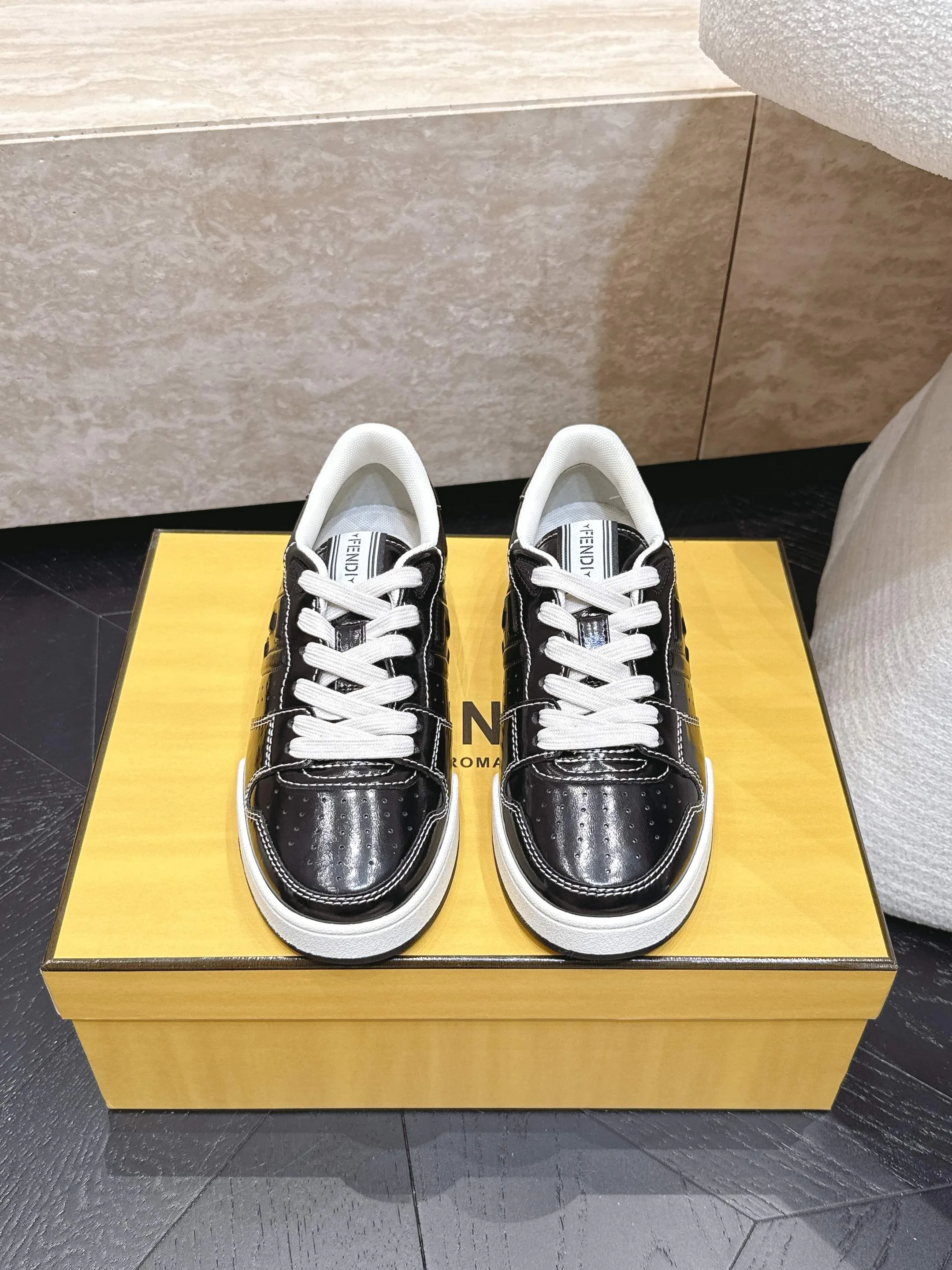 Кроссовки Женские Fendi 17682041