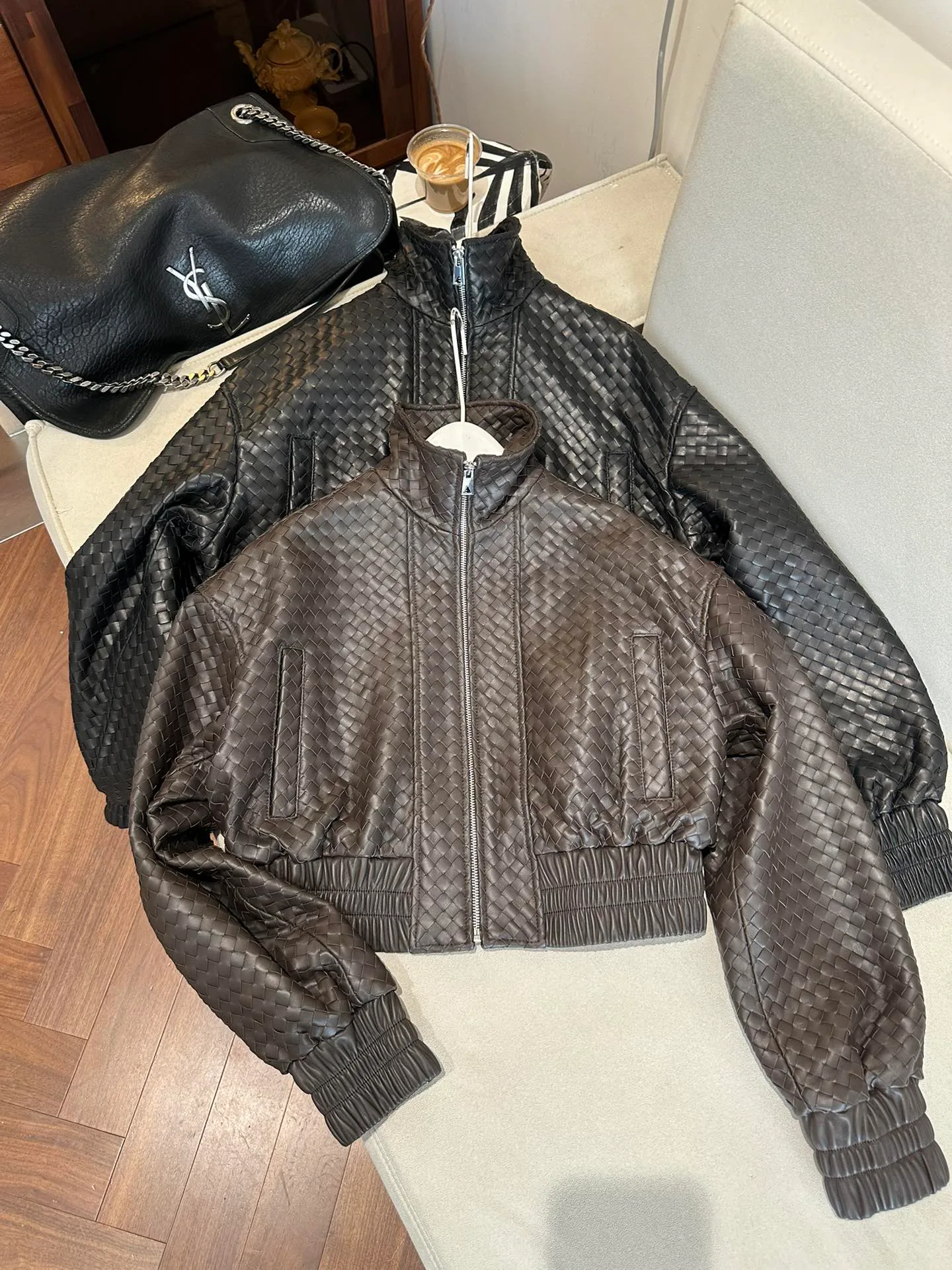 Кожаные Куртки И Дублёнки Женские Bottega Veneta 16935409