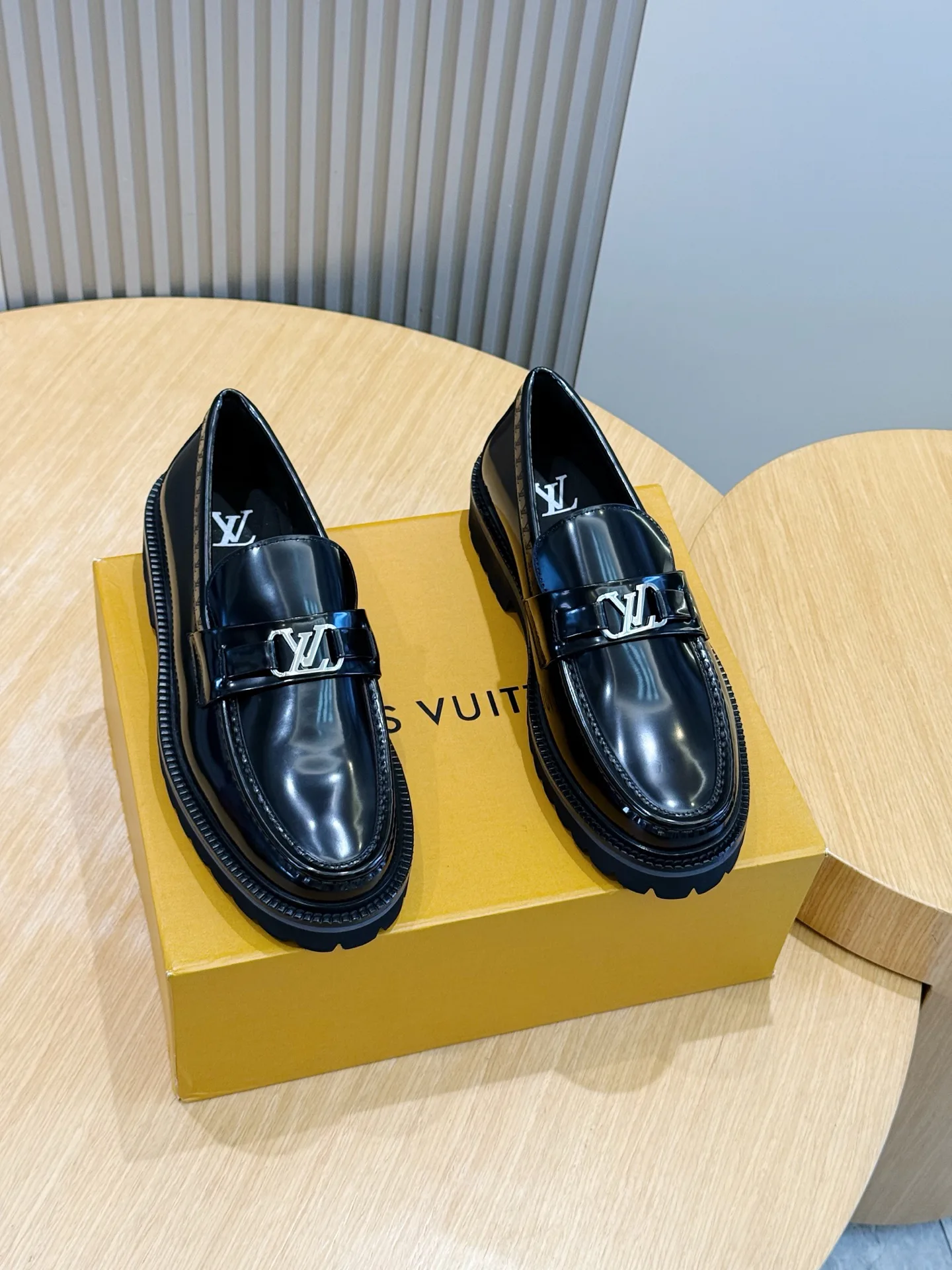 Лоферы И Туфли Мужские Louis Vuitton 18565802
