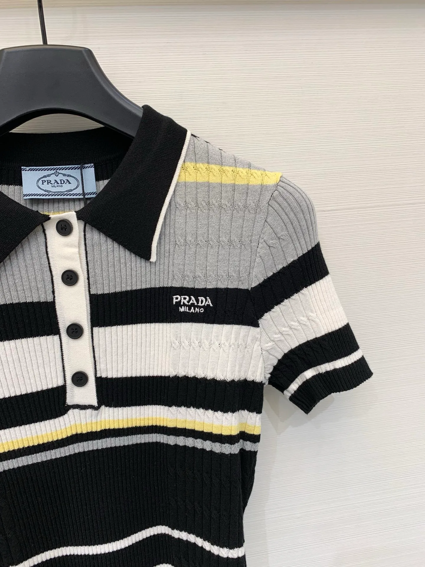 Футболки Женские Prada 13285372