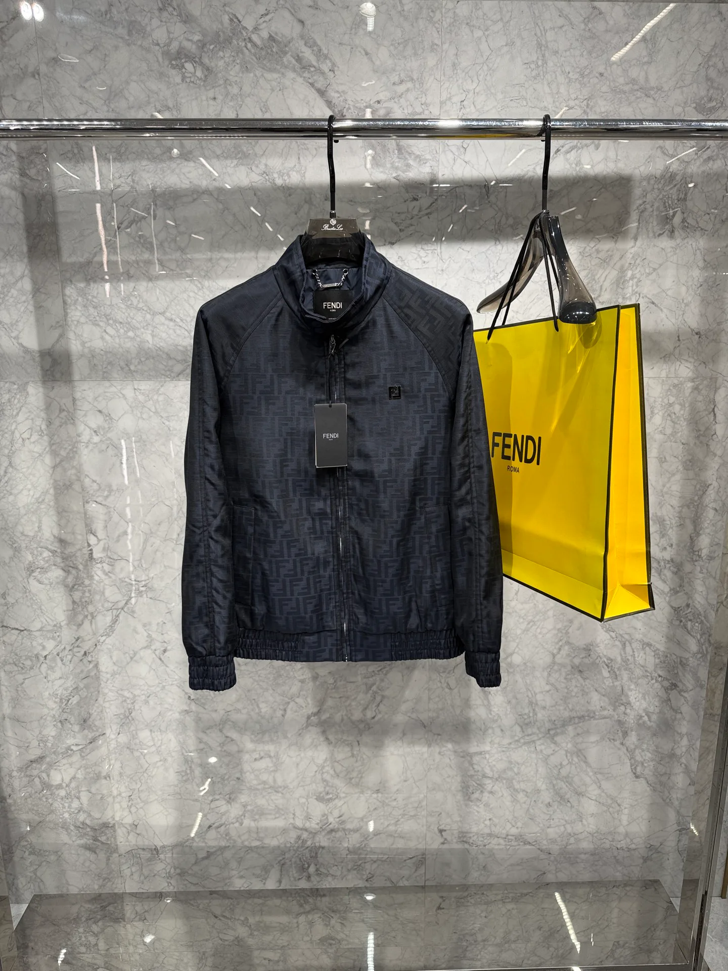 Куртки И Пуховики Женские Fendi 18462505