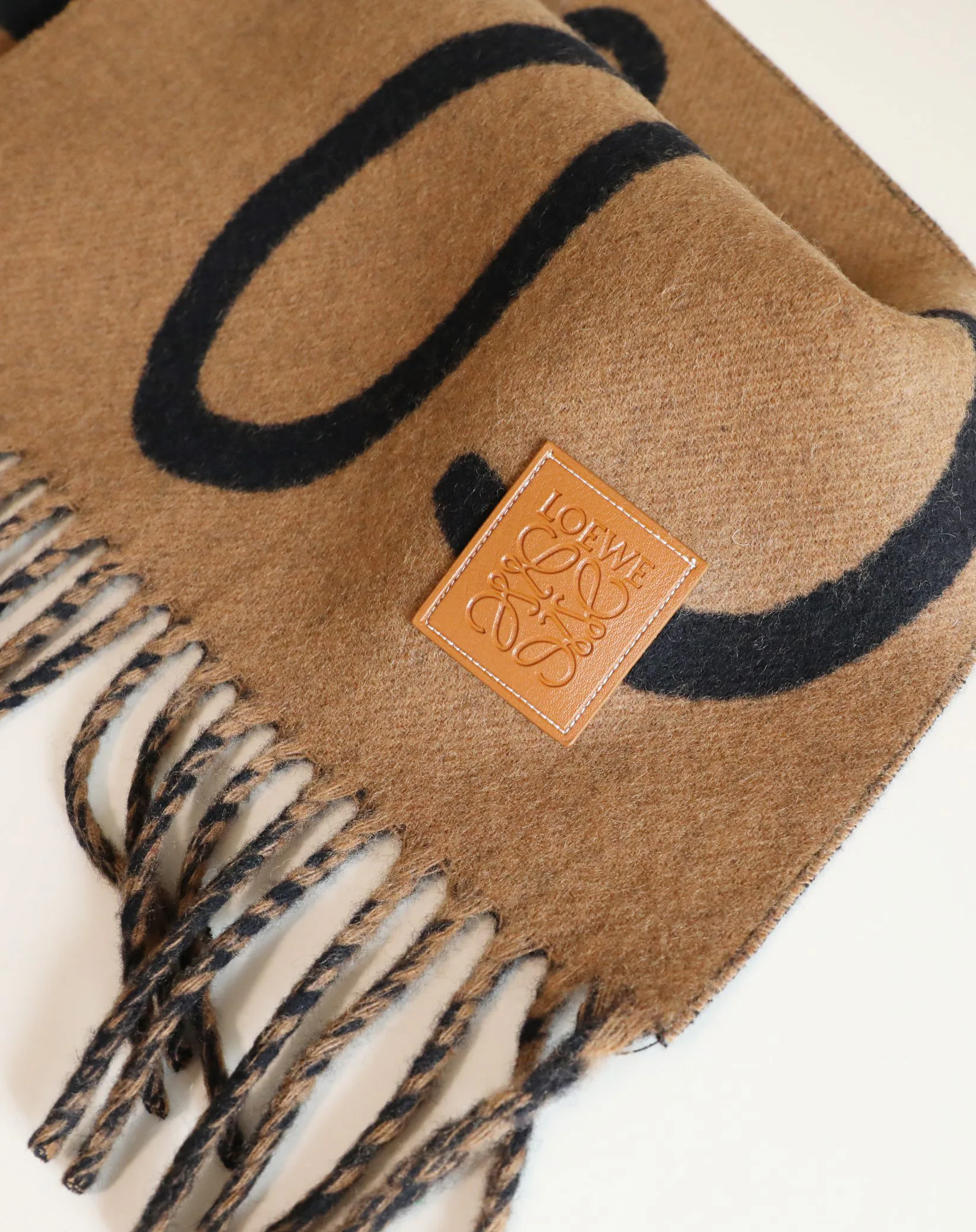 Шарфы Loewe 23055