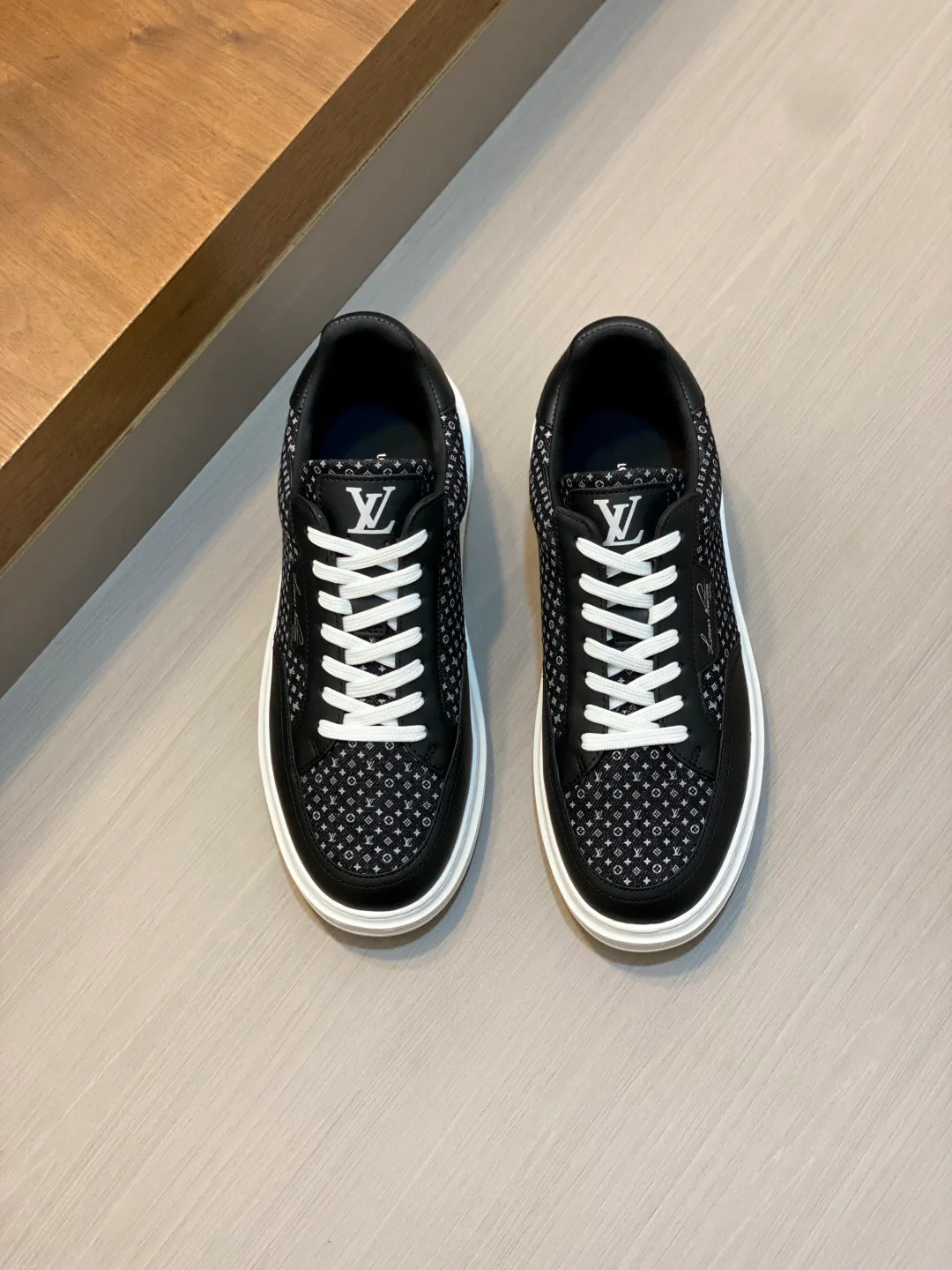 Кроссовки Мужские Louis Vuitton 18698009
