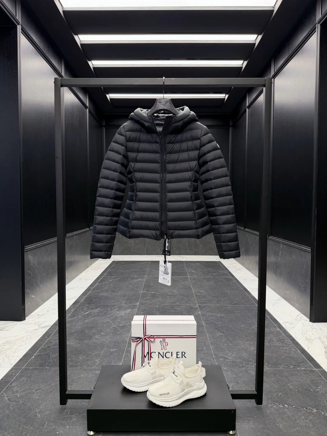 Куртки И Пуховики Женские Moncler 18129792