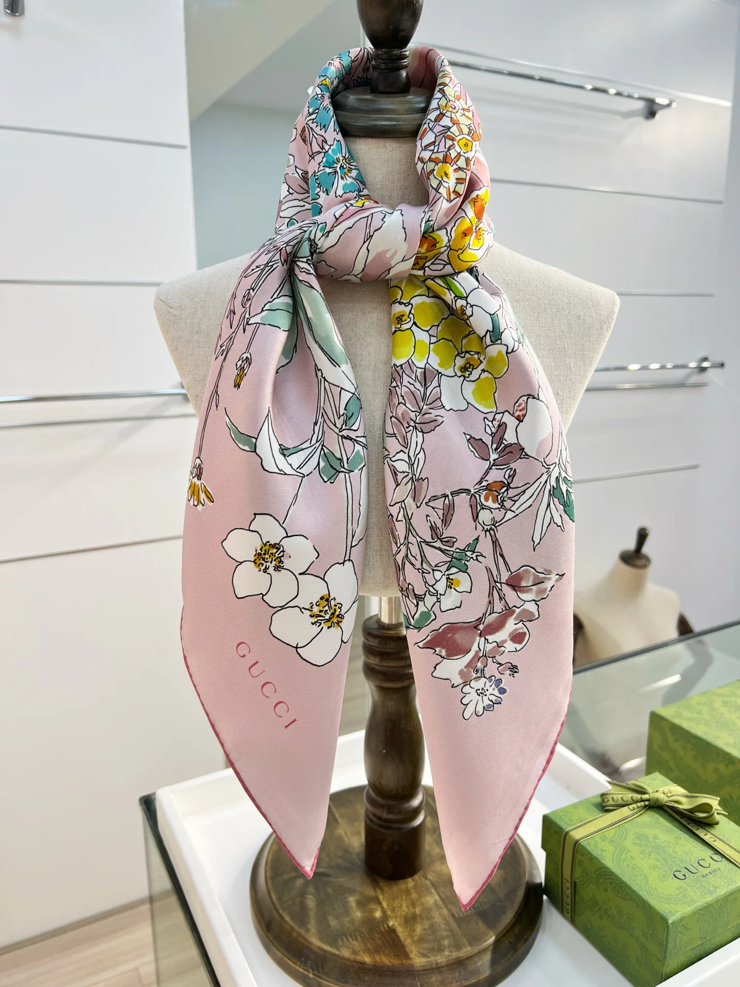 Платки Gucci 878509