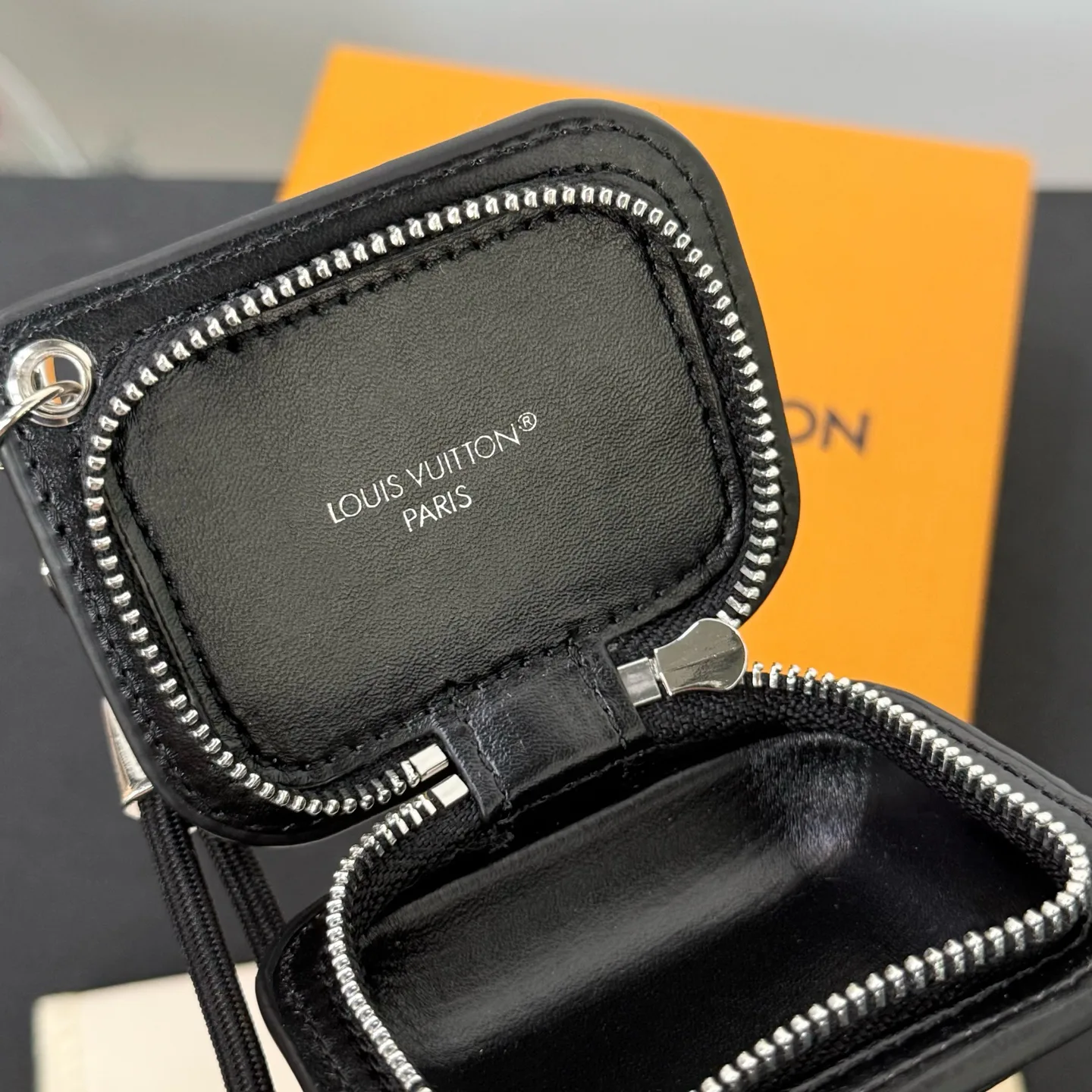 Клатчи Женские Louis Vuitton 3414335