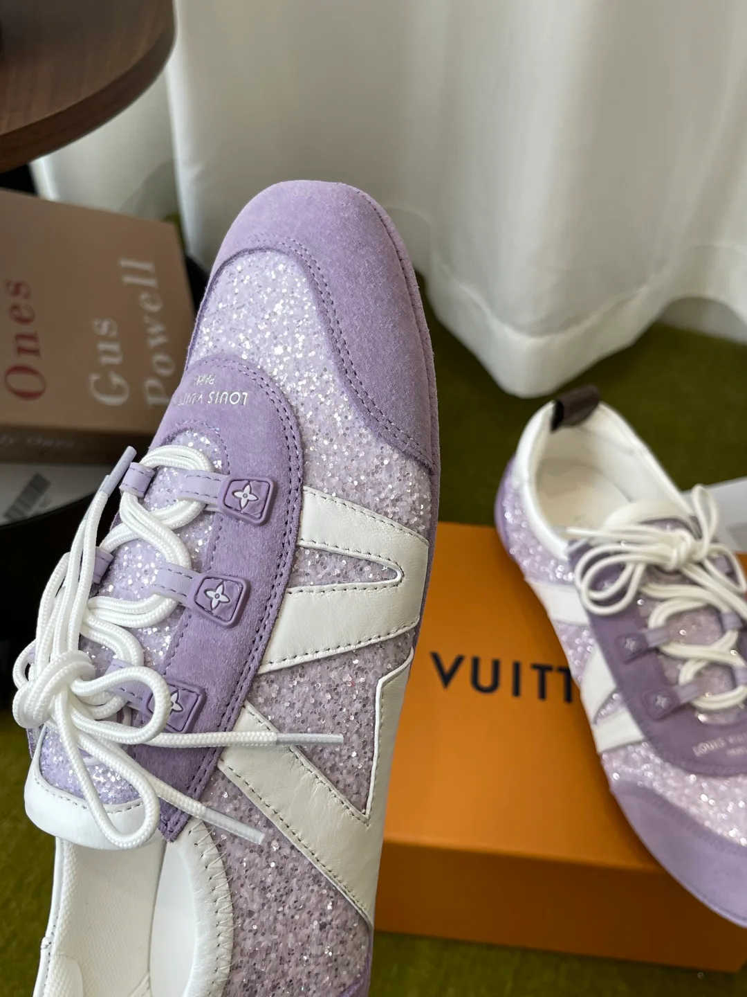 Кроссовки Женские Louis Vuitton 18121032