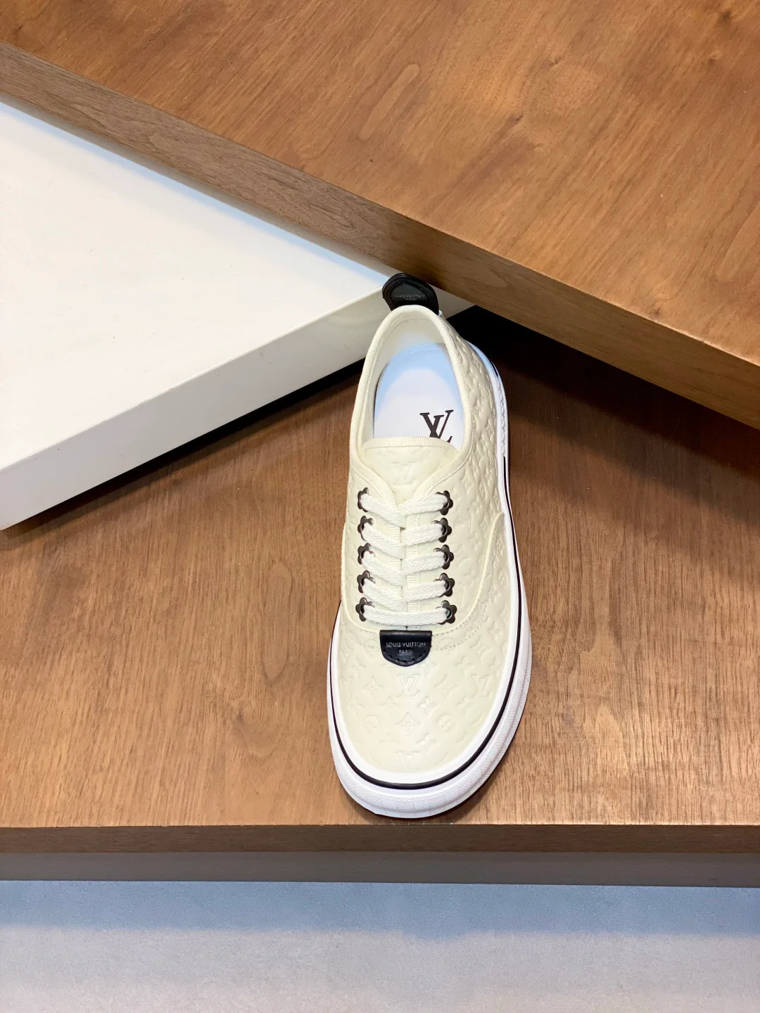 Кроссовки Мужские Louis Vuitton 18707521