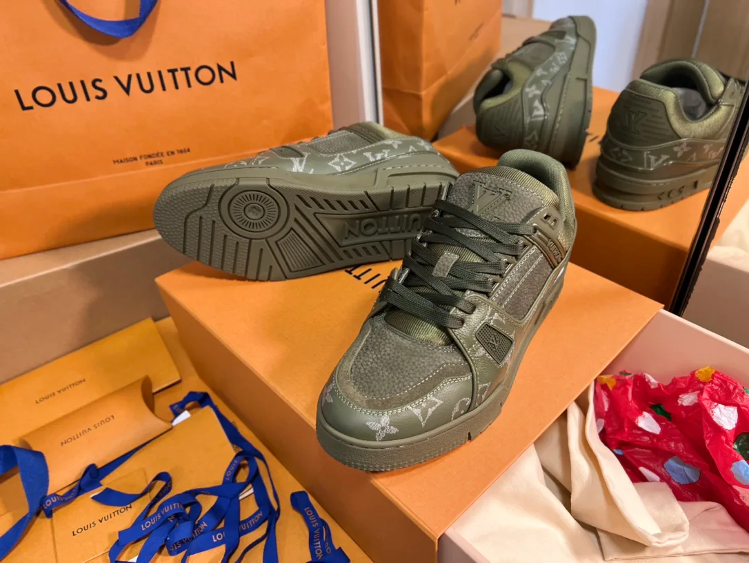 Кроссовки Женские Louis Vuitton 1880929