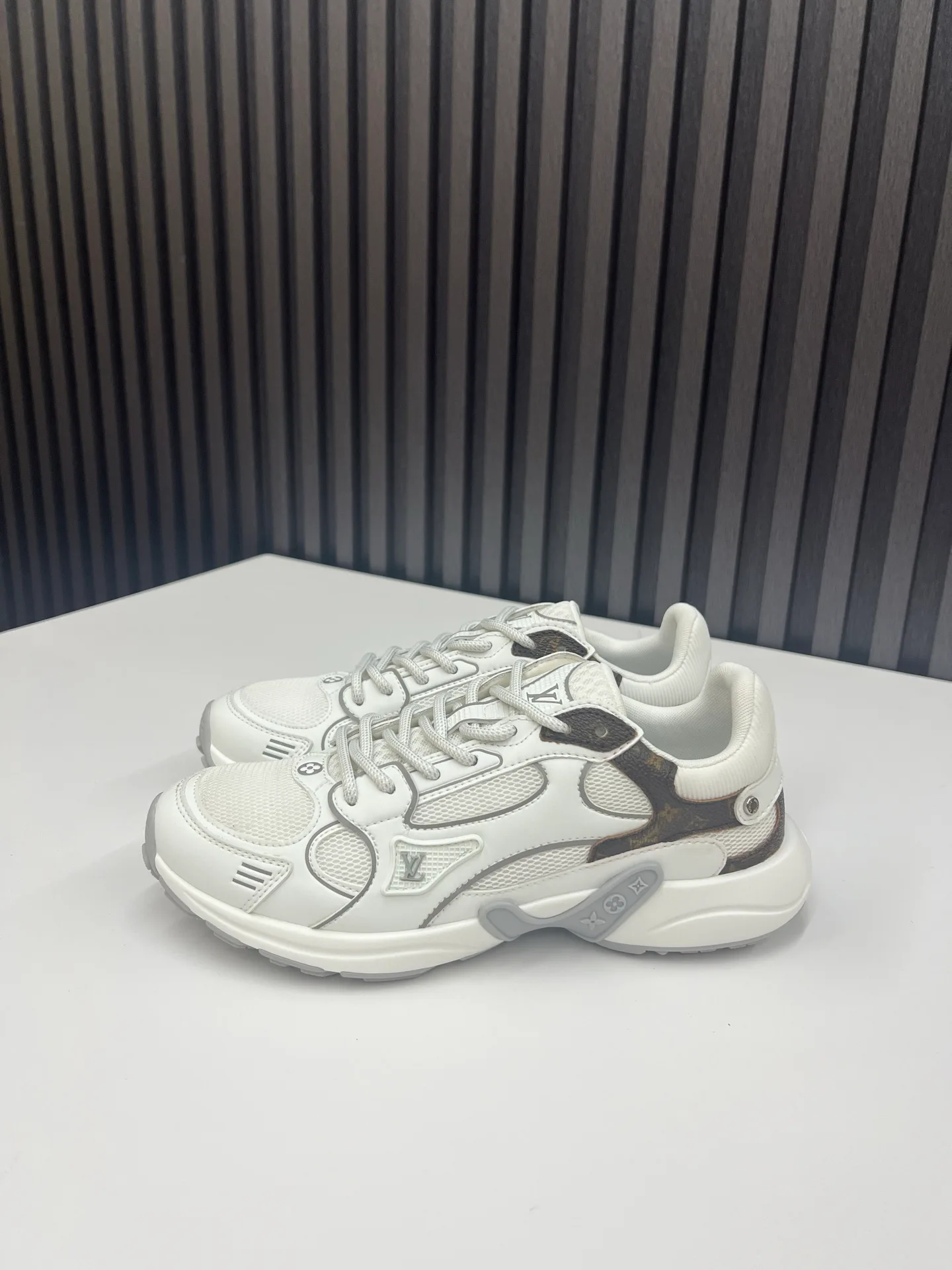 Кроссовки Женские Louis Vuitton 168904