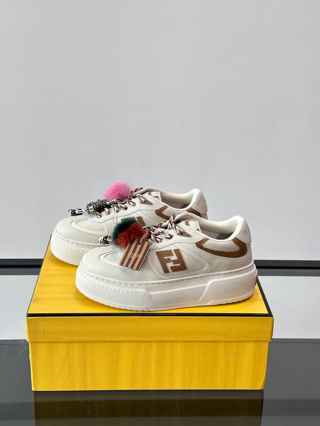 Кроссовки Женские Fendi 82705