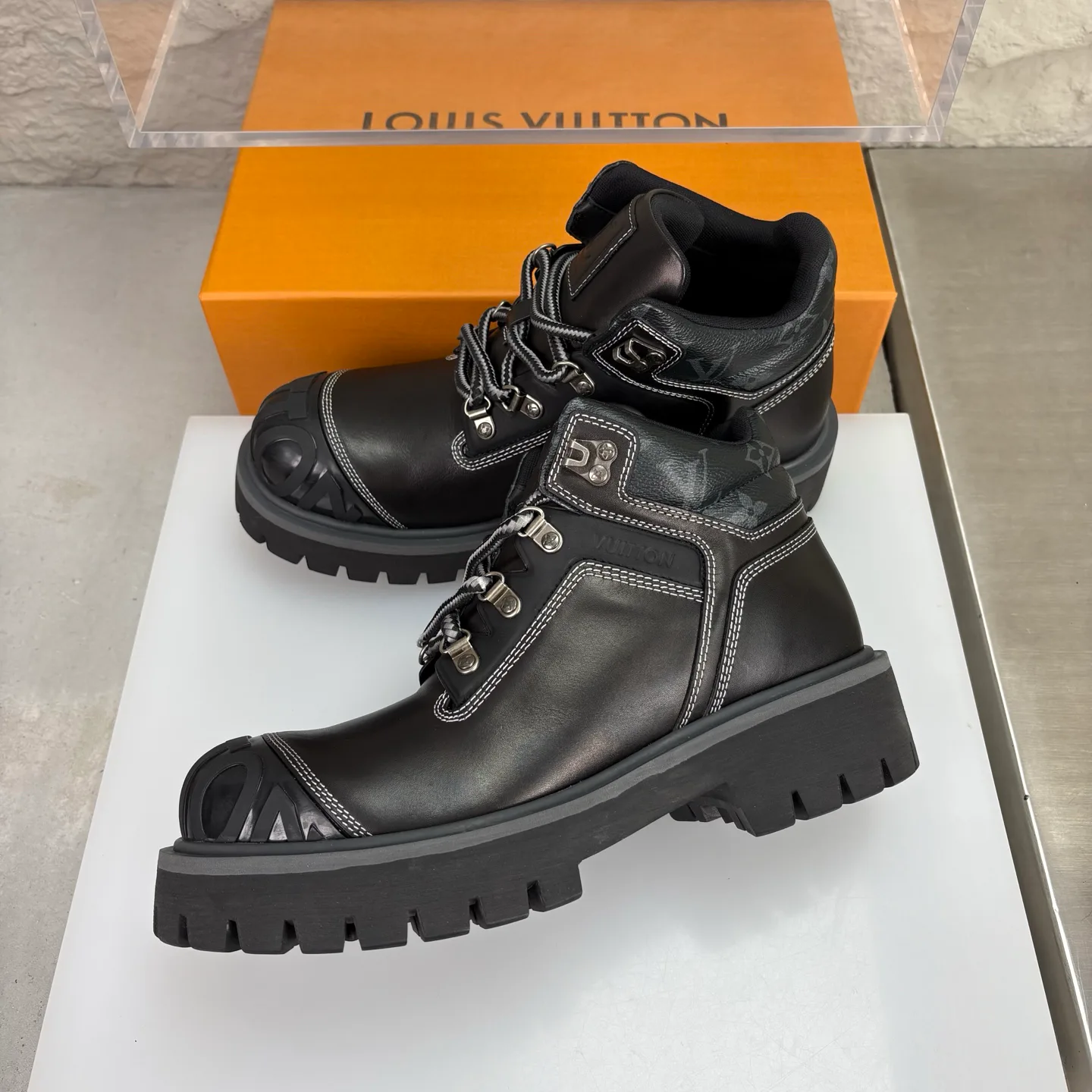 Ботинки Мужские Louis Vuitton 18719012