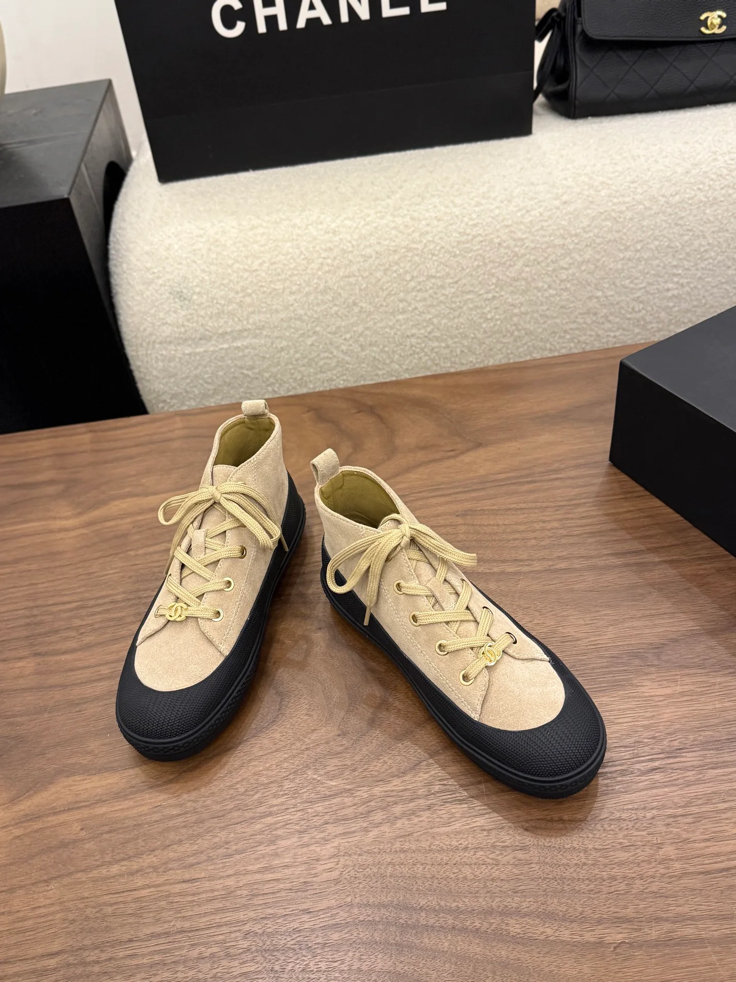 Кроссовки Женские Chanel 18223592