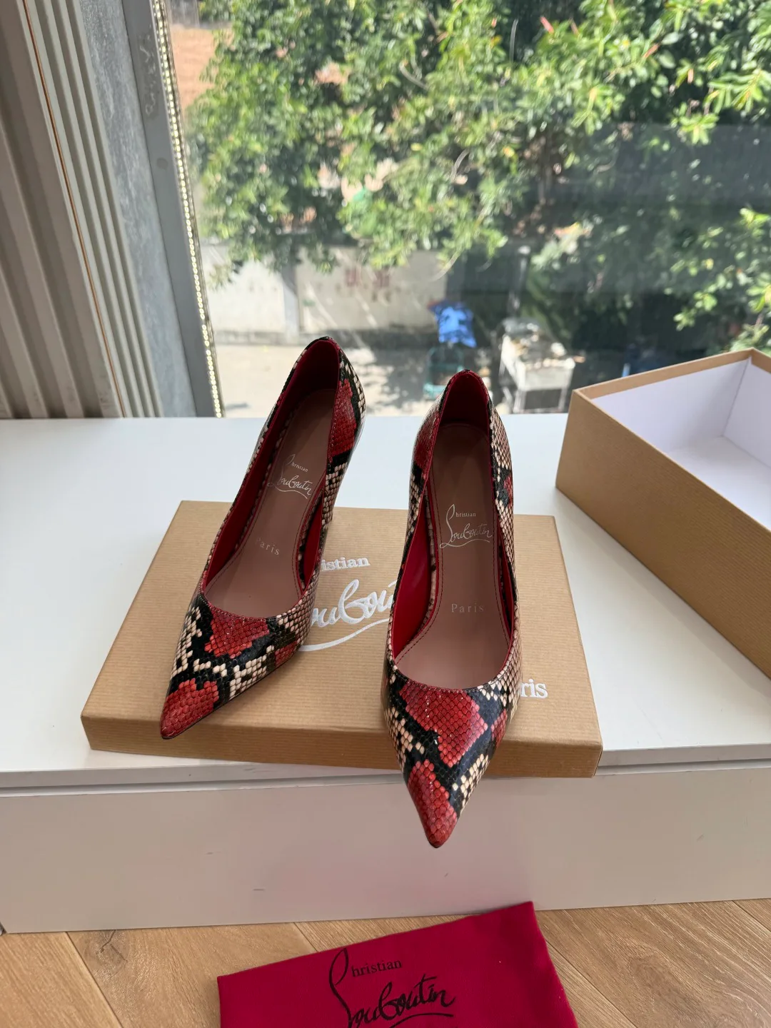Туфли Женские Christian Louboutin 19673679