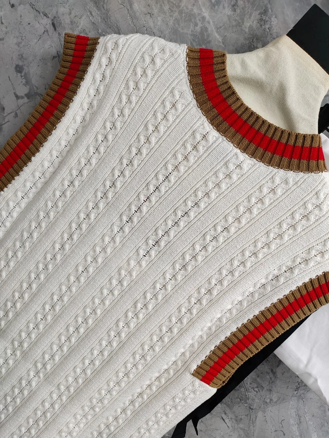 Жилеты Женские Chanel 9859183