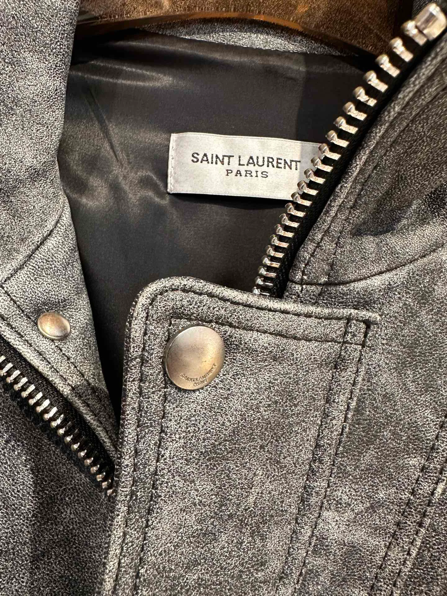 Кожаные Куртки И Дублёнки Женские Saint Laurent 18308401