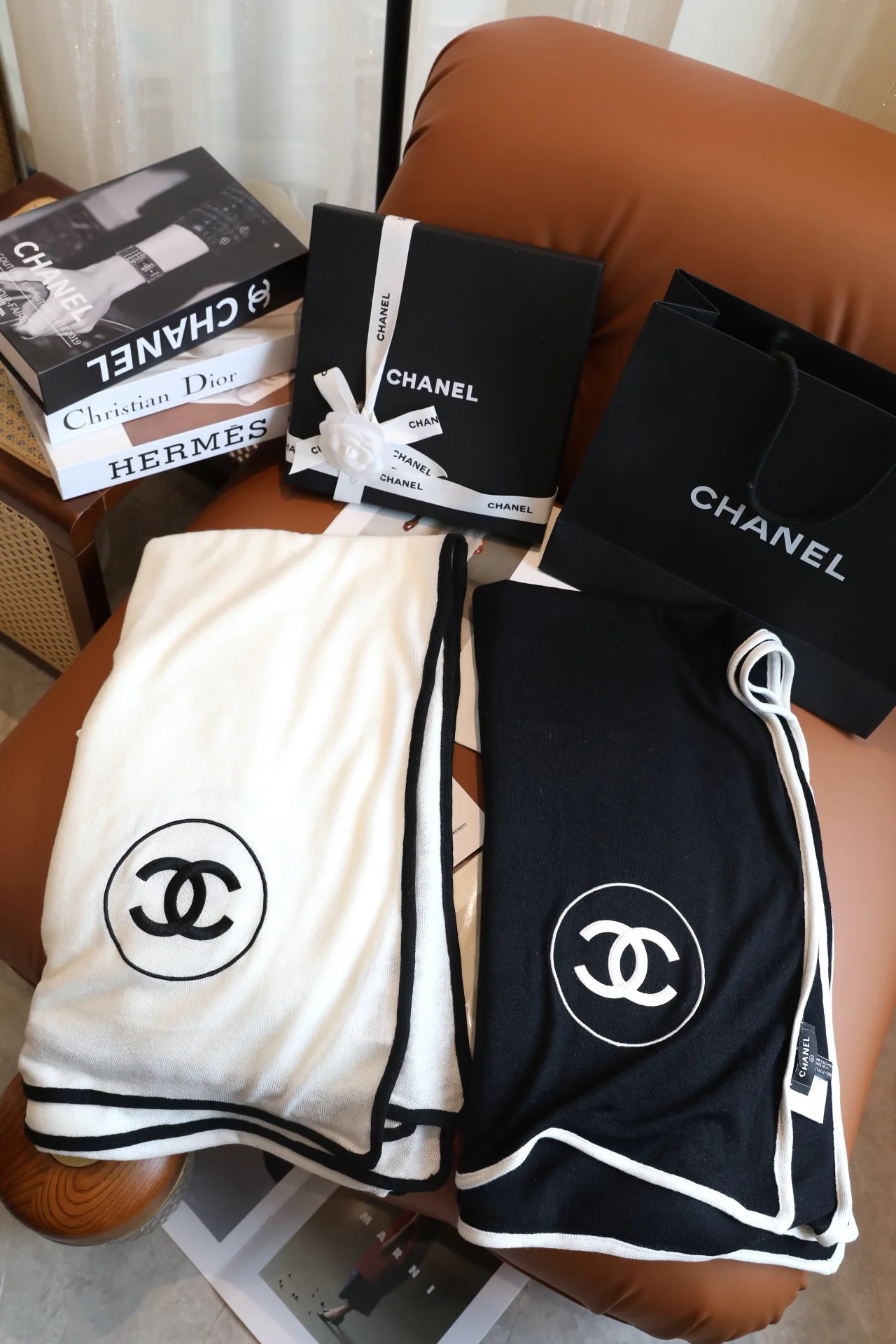 Шарфы Chanel 17991587
