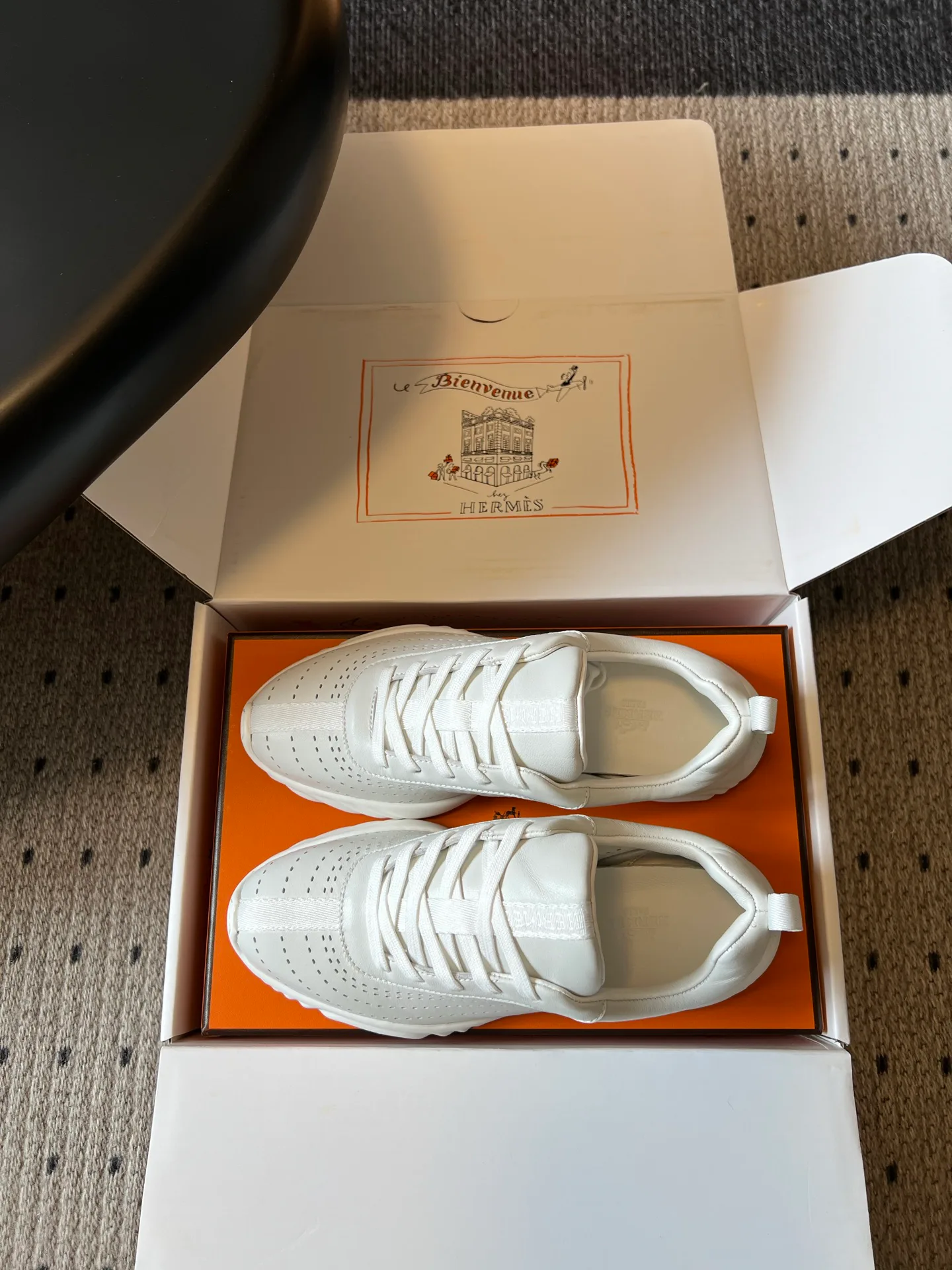 Кроссовки Женские Hermes 17625156