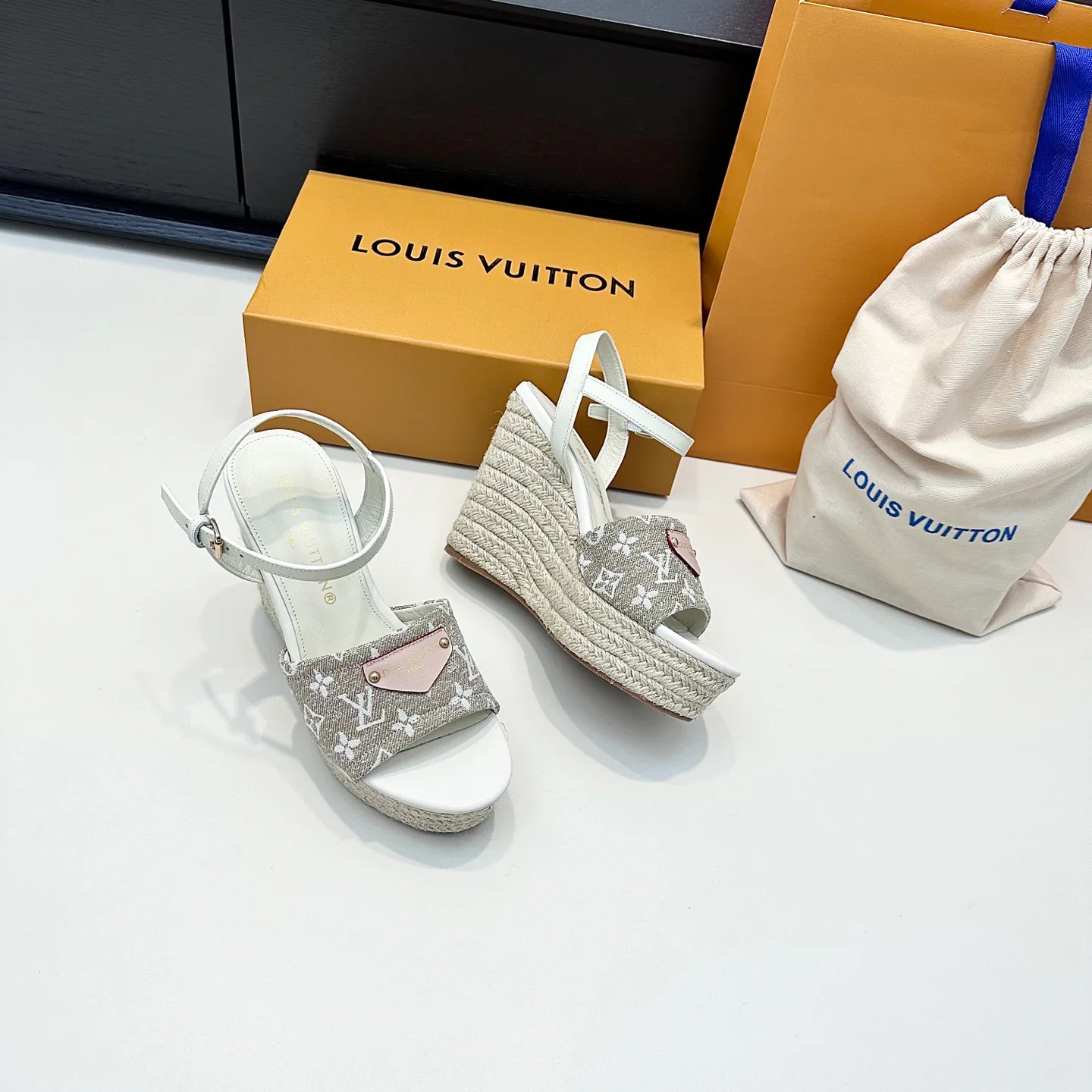 Босоножки Женские Louis Vuitton 11566072