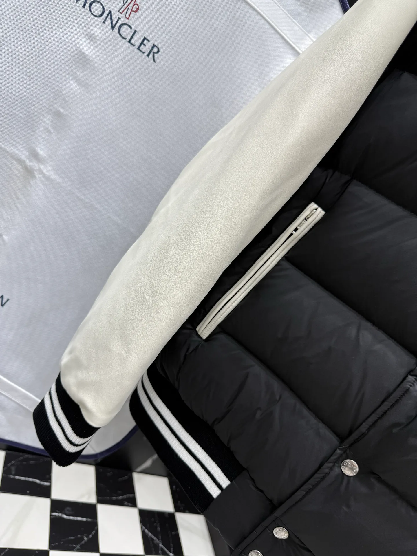 Куртки И Пуховики Женские Moncler 1516574