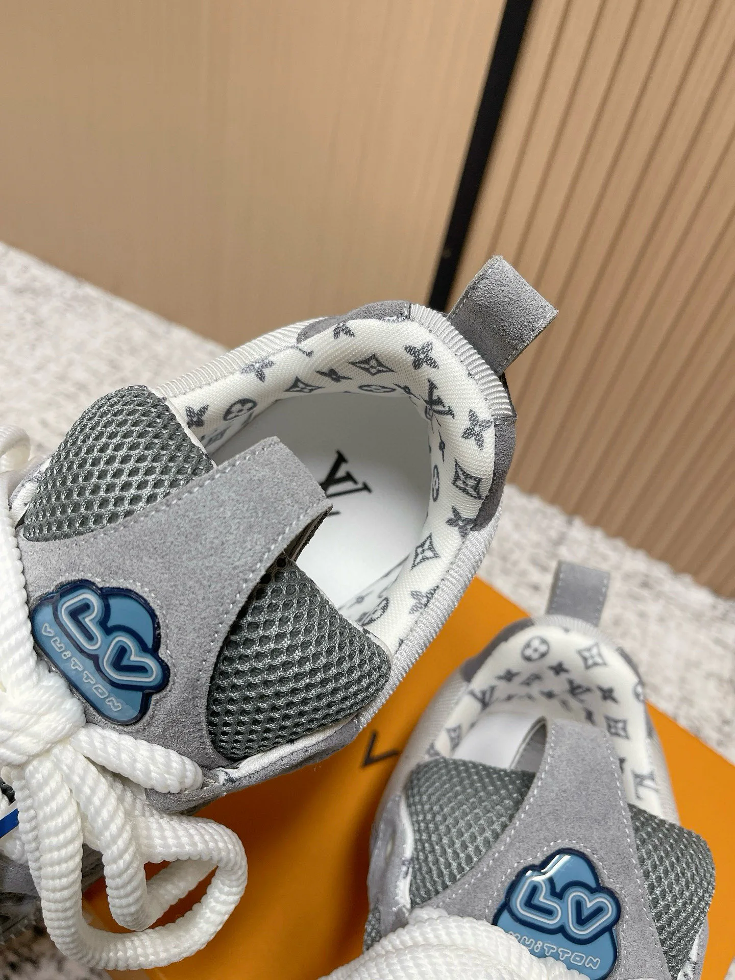 Кроссовки Женские Louis Vuitton 11707408