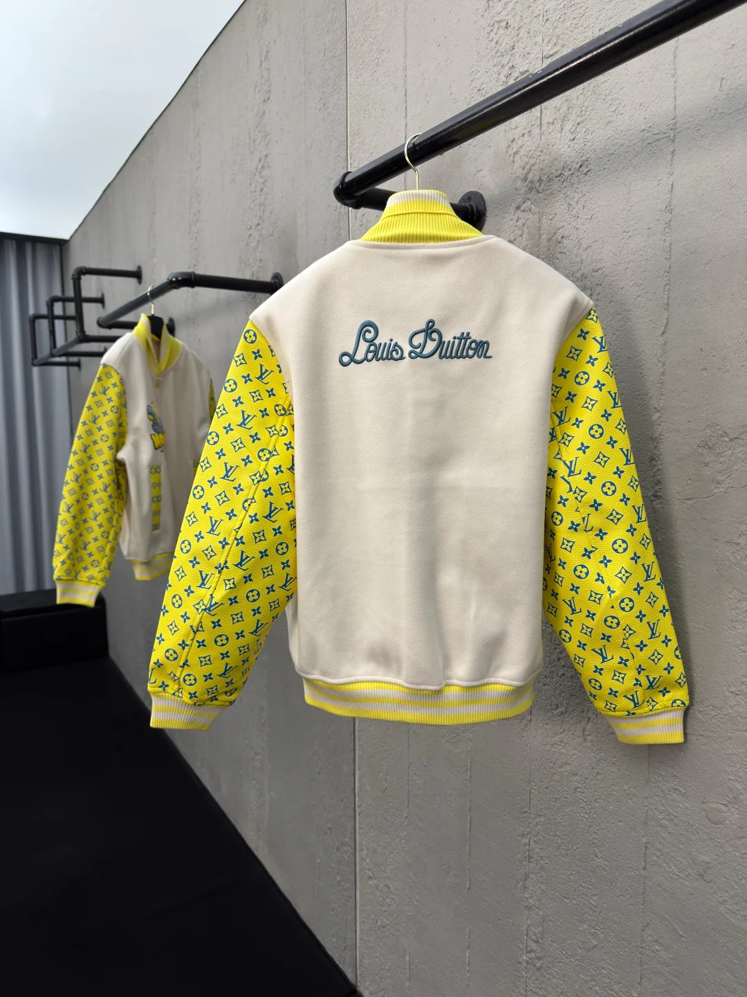 Куртки Женские Louis Vuitton 31384