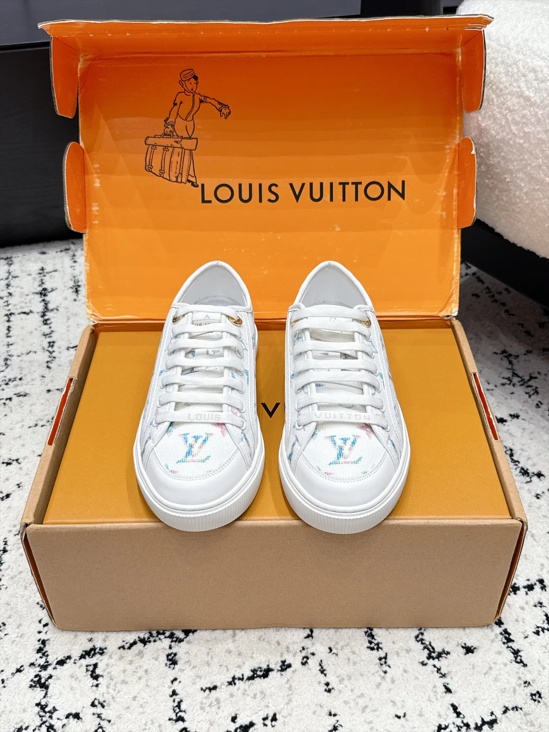 Кроссовки Женские Louis Vuitton 18124797
