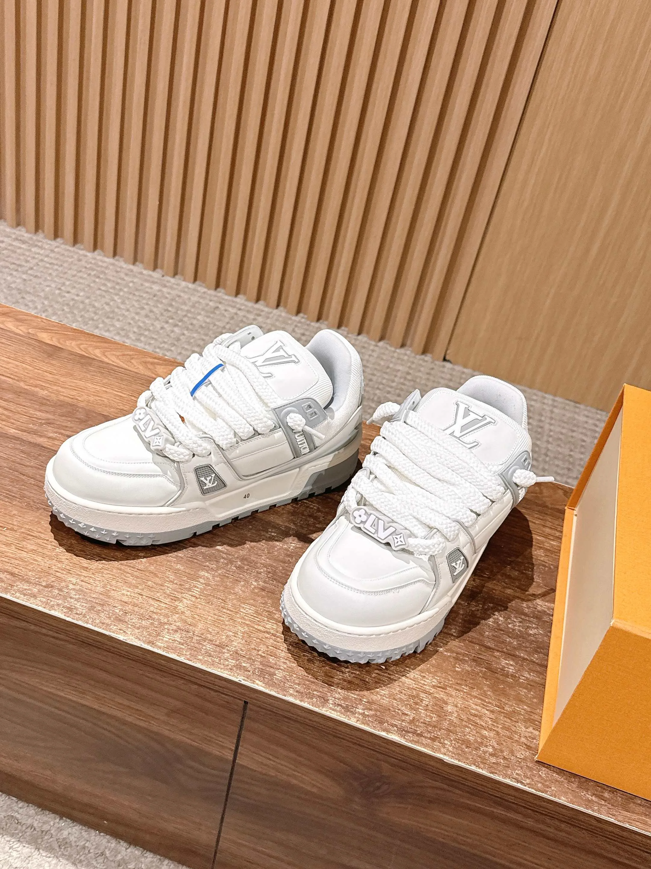 Кроссовки Женские Louis Vuitton 4269603