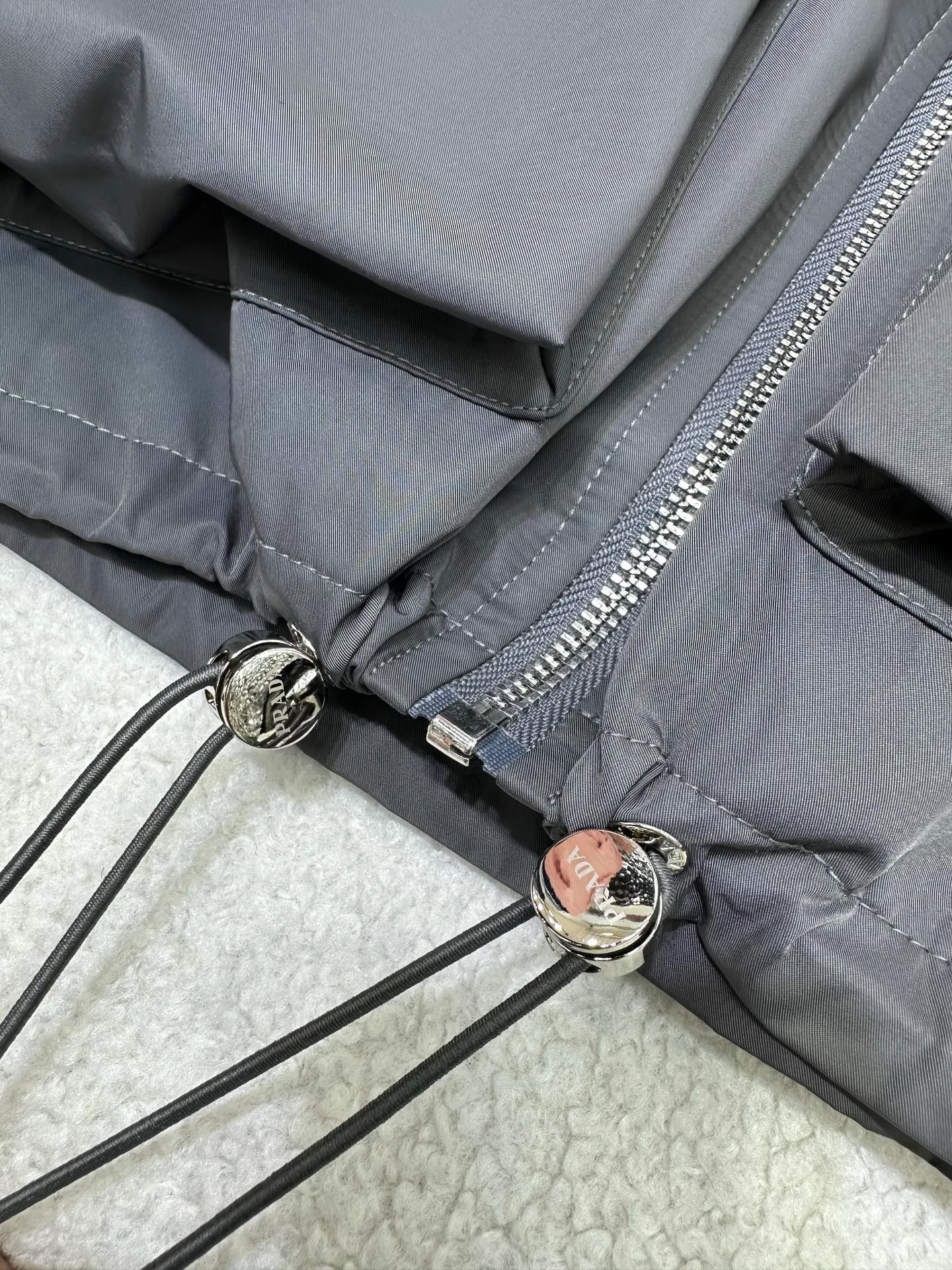 Куртки И Пуховики Женские Prada 18435756