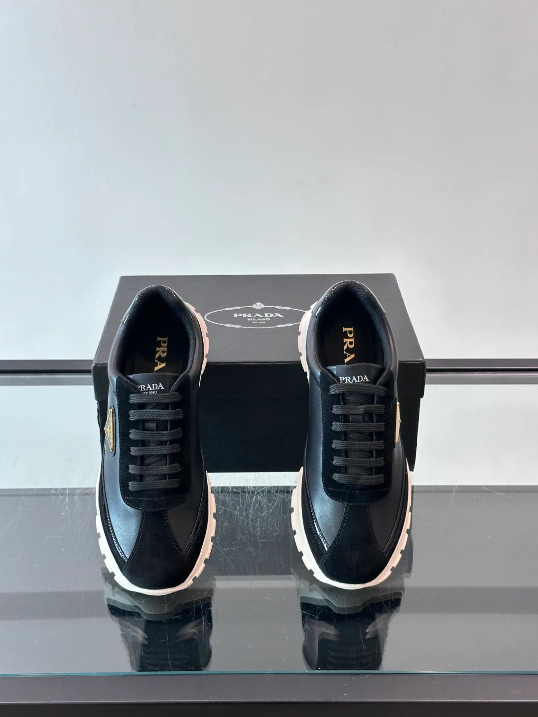Кроссовки Женские Prada 18500610