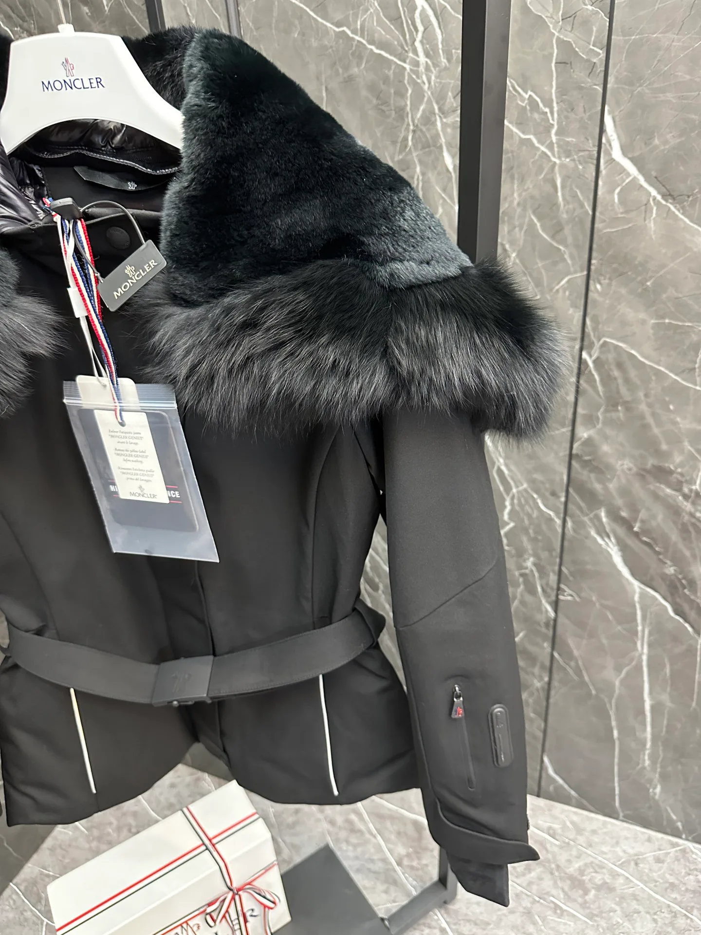 Куртки И Пуховики Женские Moncler 19629391
