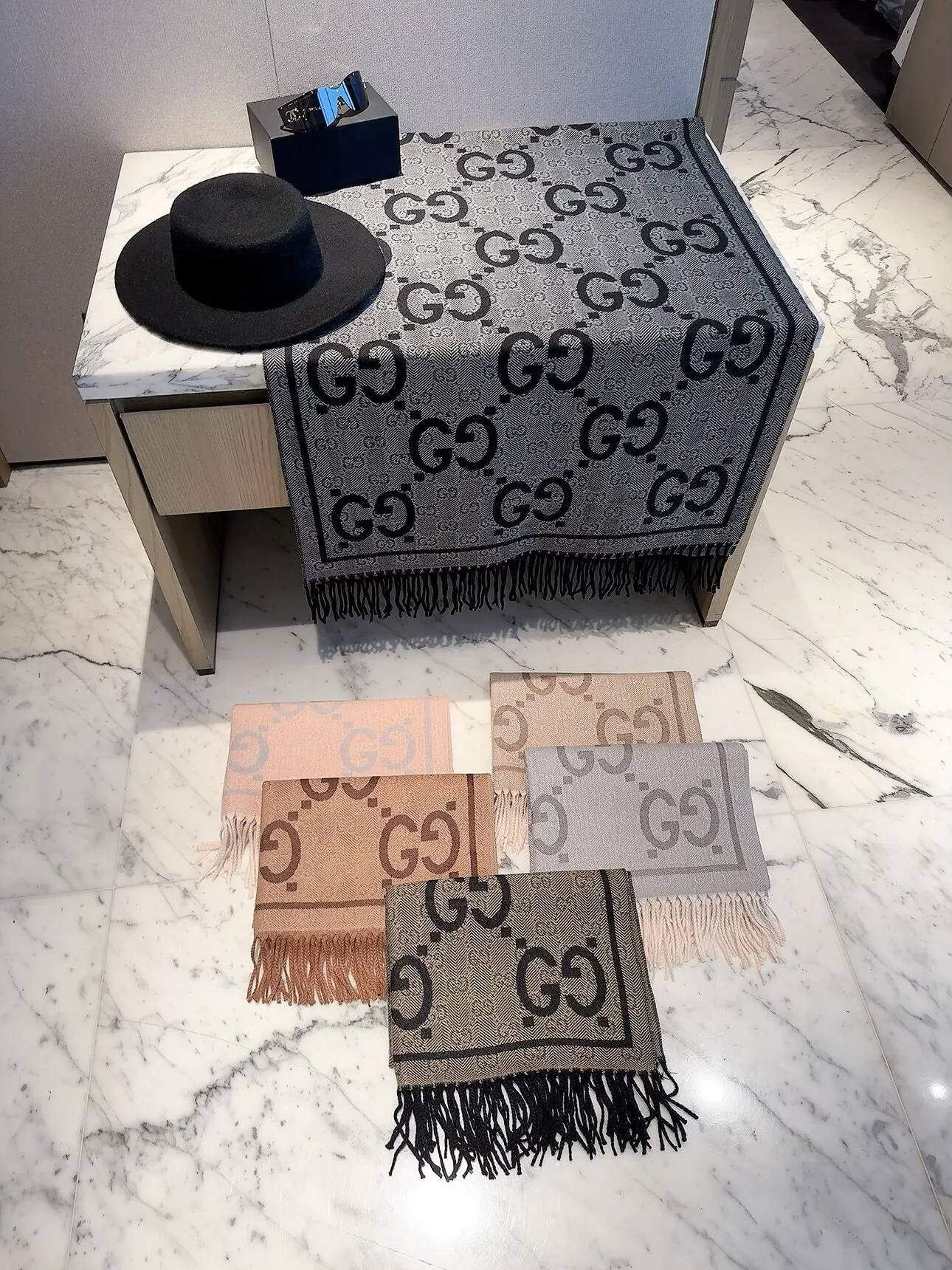 Шарфы Gucci 18598272