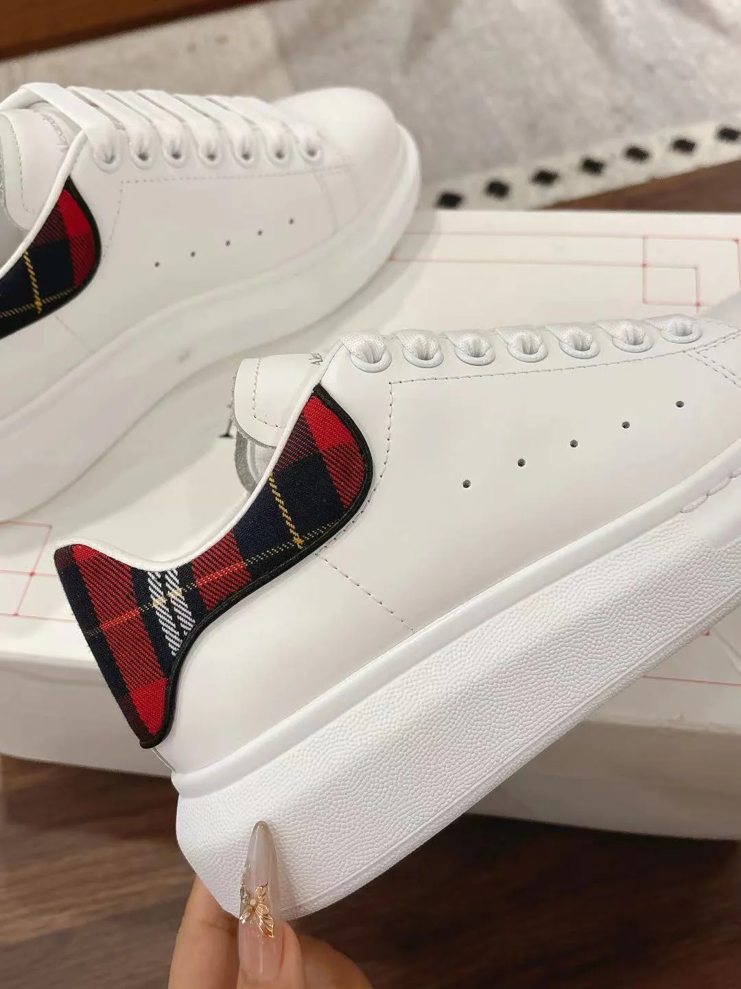 Кроссовки Женские Alexander Mcqueen 11561344