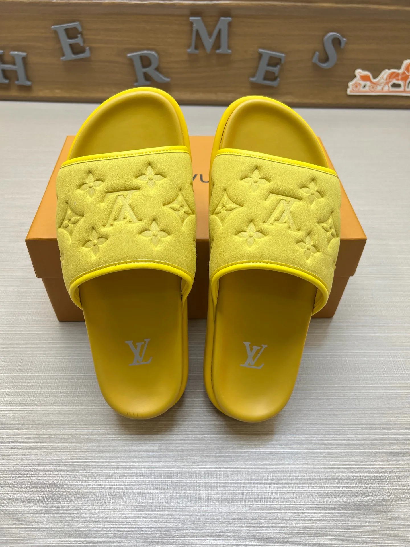 Шлепанцы Женские Louis Vuitton 18011810