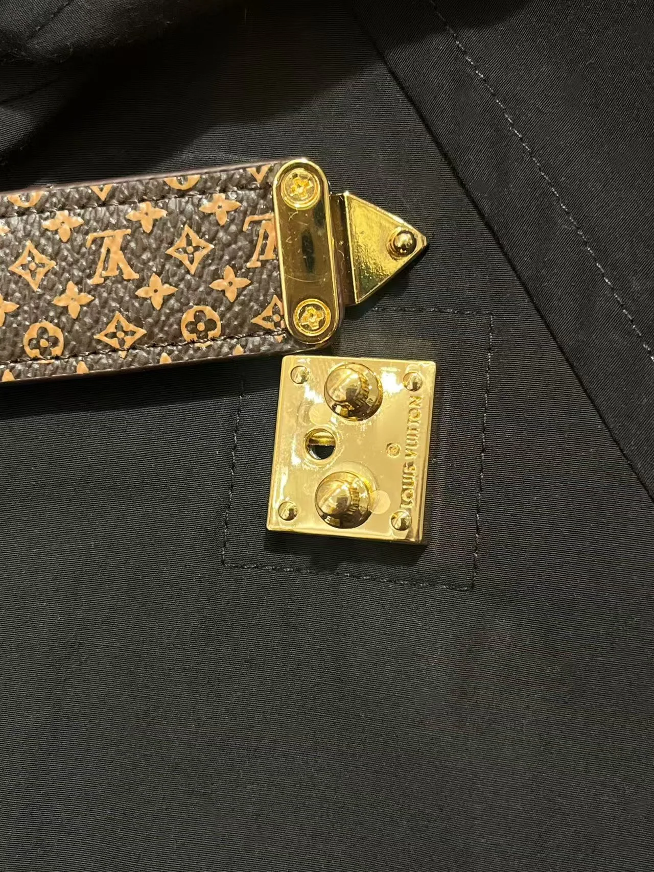 Куртки И Пуховики Женские Louis Vuitton 12857957
