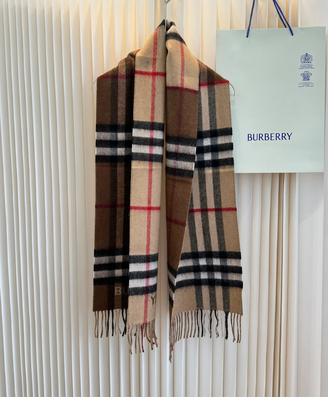 Шарфы Burberry 18627302