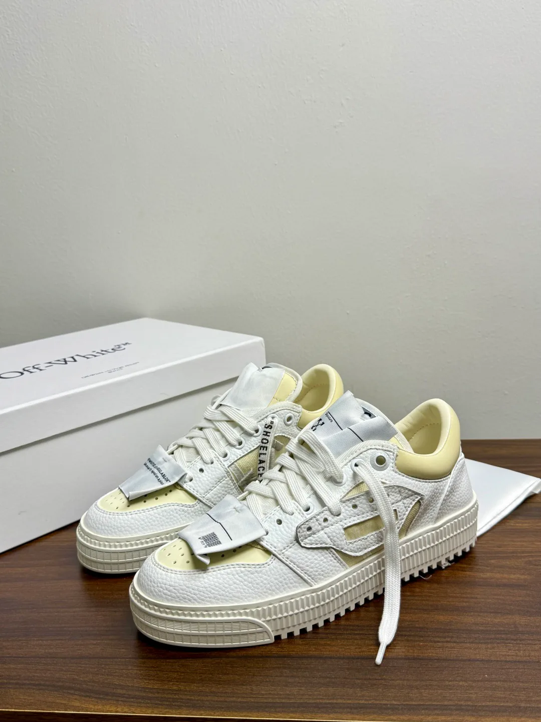 Кроссовки Женские Off-White 18943154