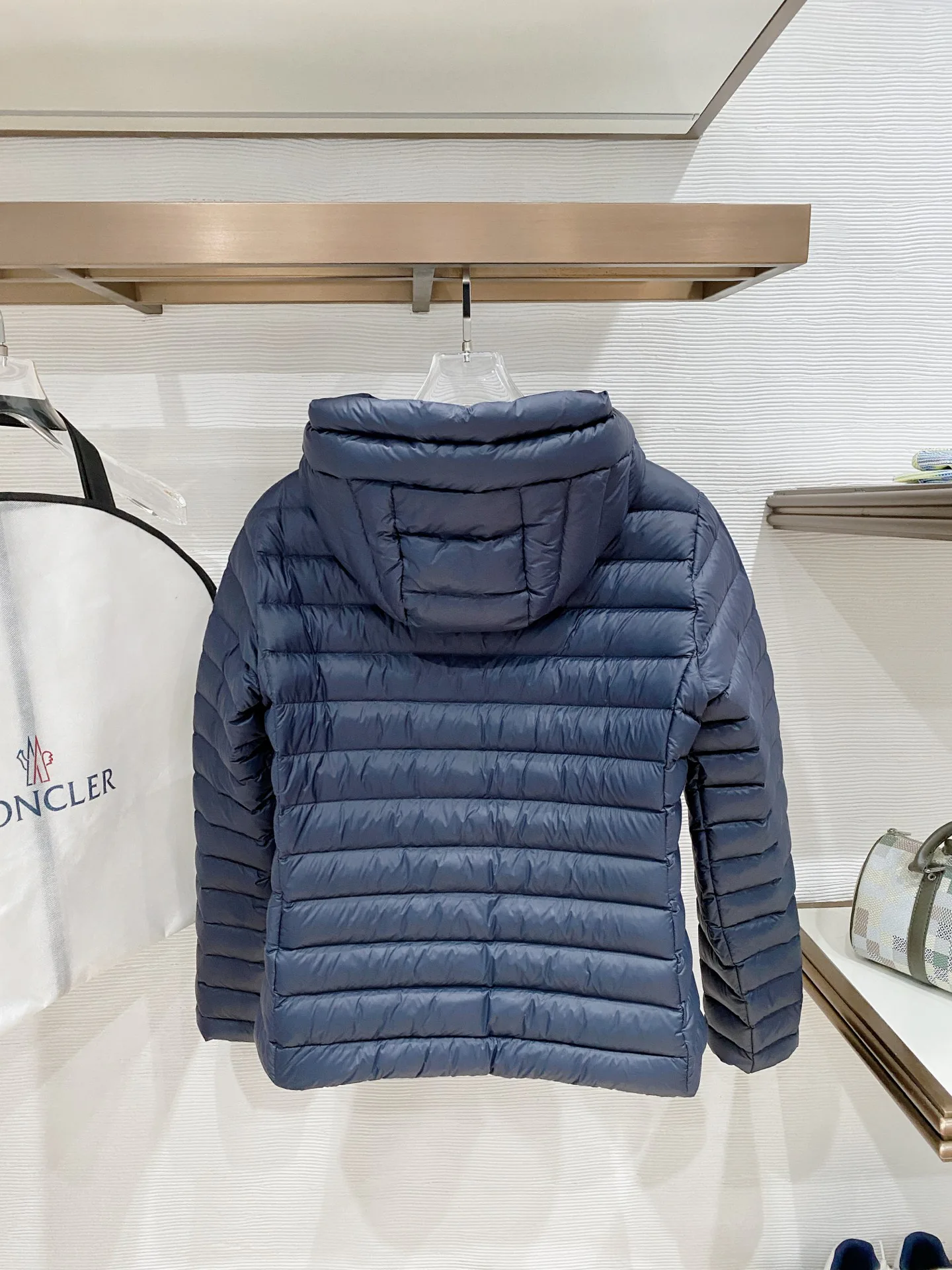 Куртки И Пуховики Женские Moncler 17632182