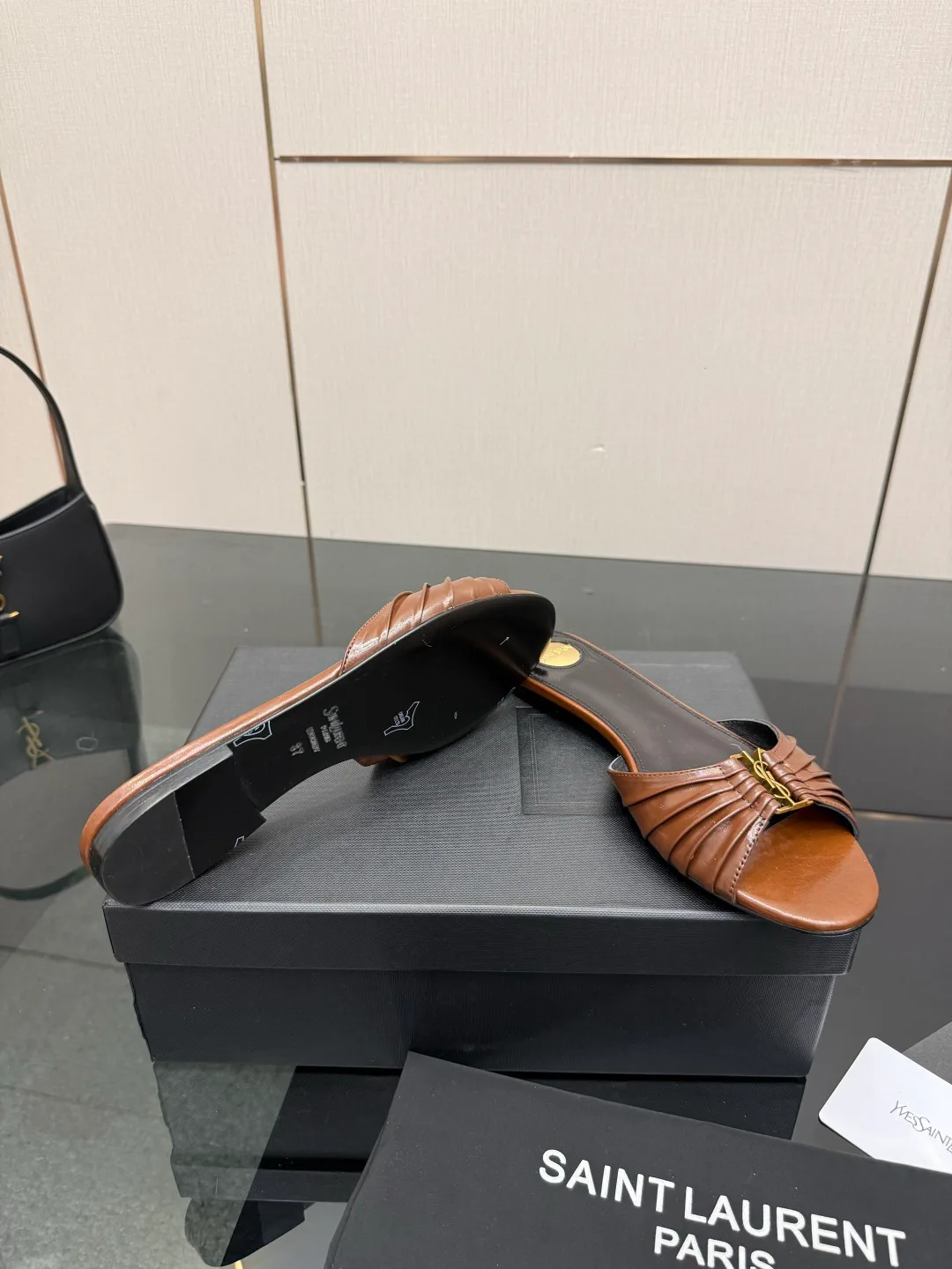 Шлепанцы Женские Saint Laurent 11682308