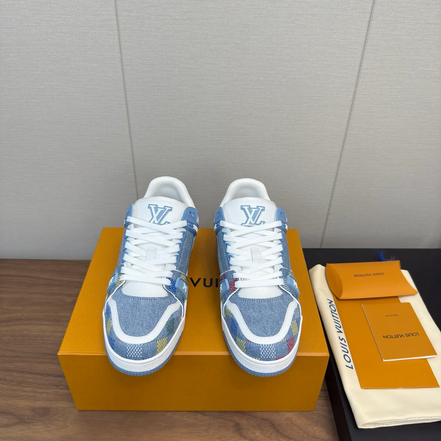 Кроссовки Женские Louis Vuitton 4318171