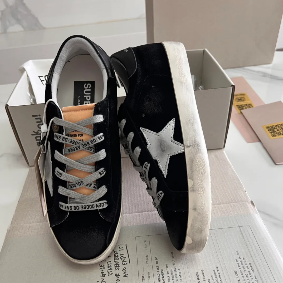 Кроссовки Женские Golden Goose 16995656