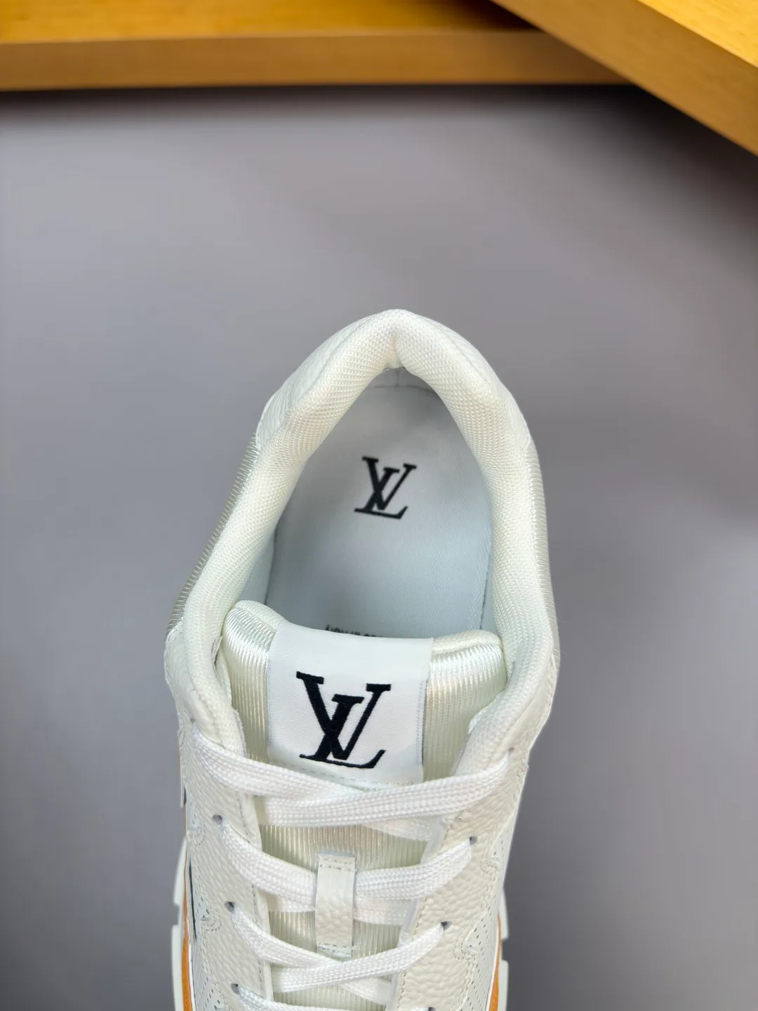 Кроссовки Женские Louis Vuitton 2652650