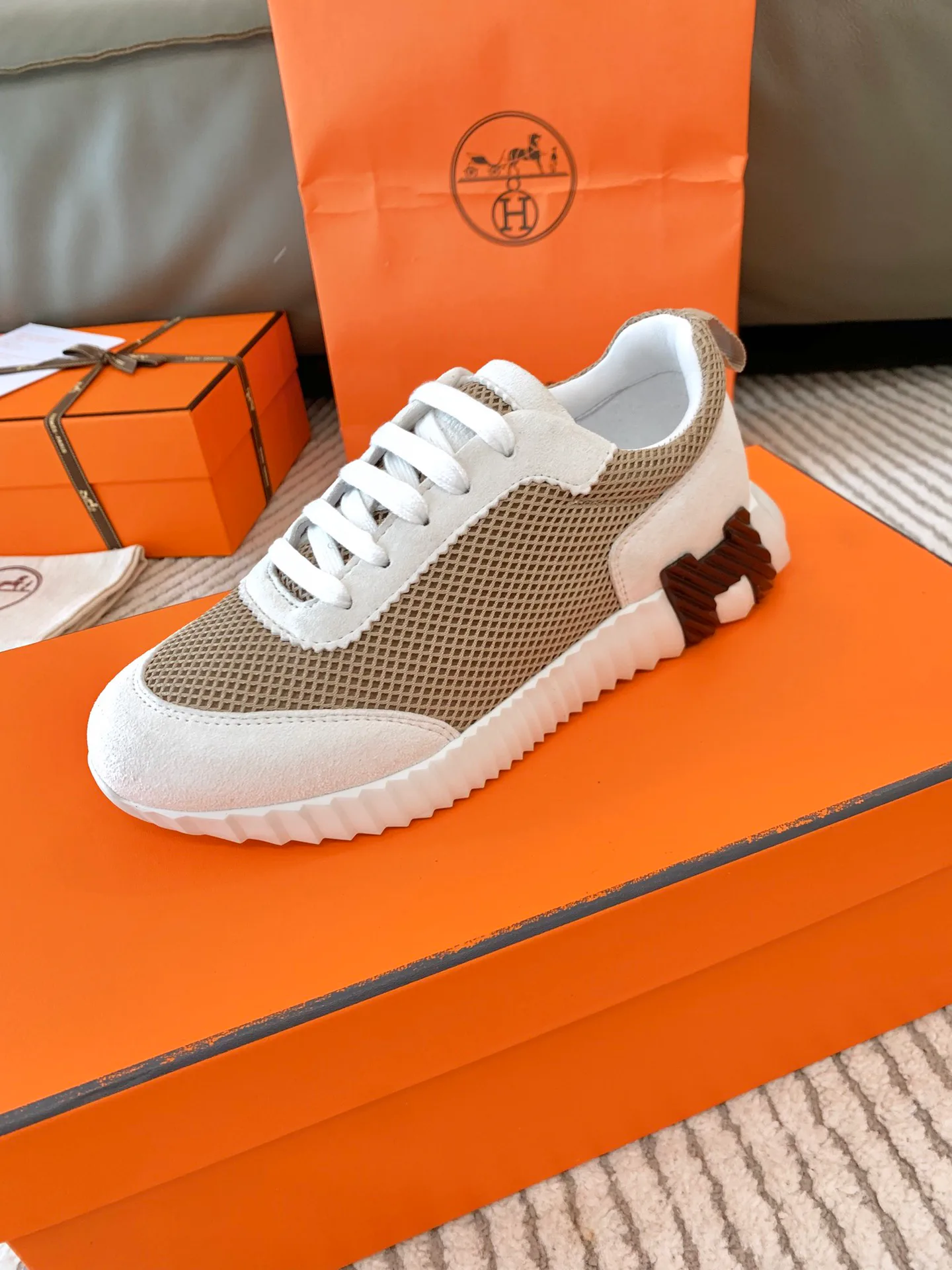 Кроссовки Женские Hermes 18485823