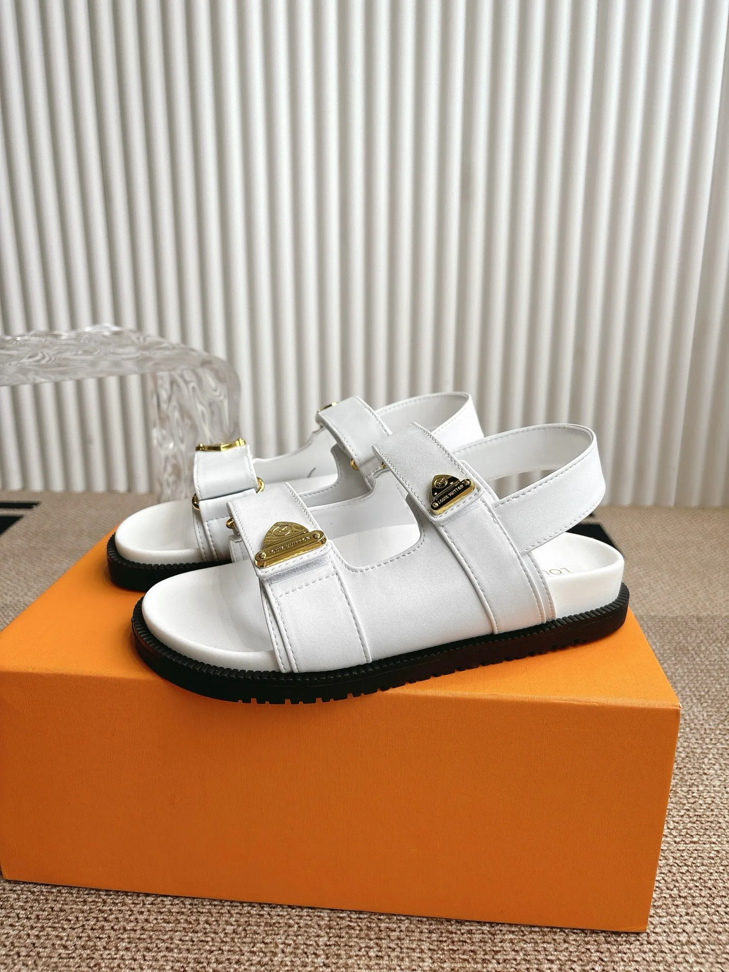 Босоножки Женские Louis Vuitton 17499604