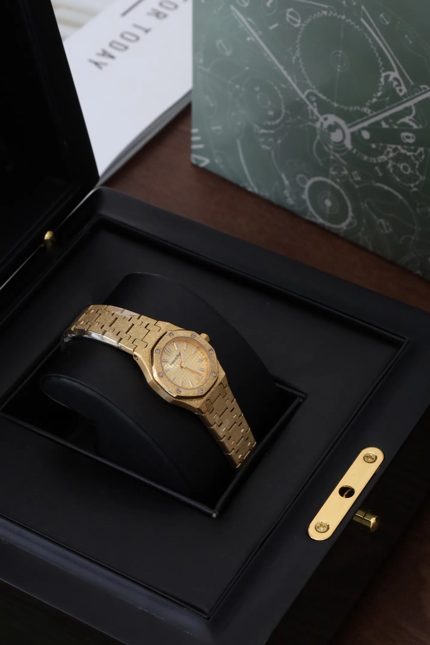 Часы Женские Audemars Piguet 1284220