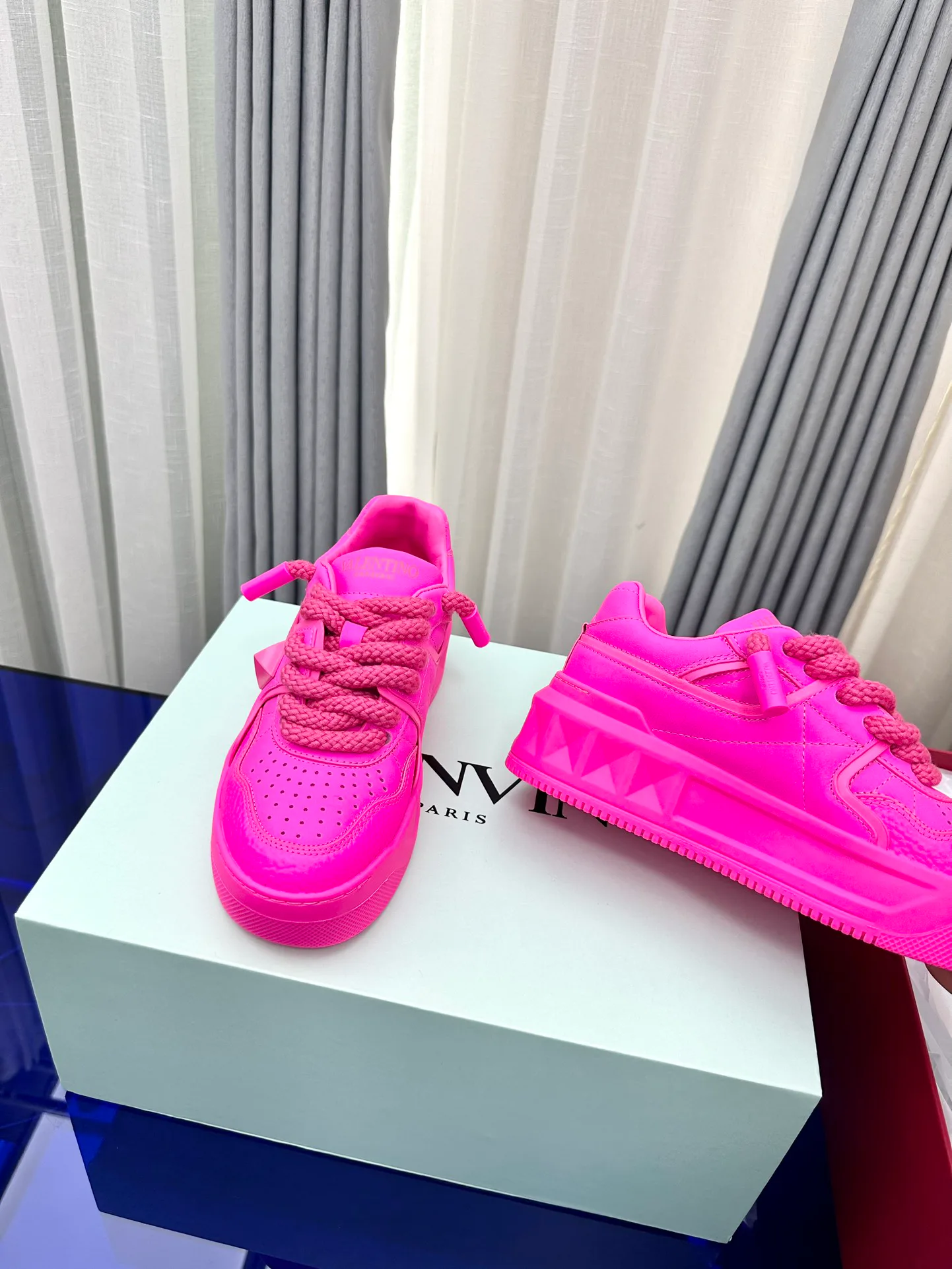 Кроссовки Женские Valentino 17948609