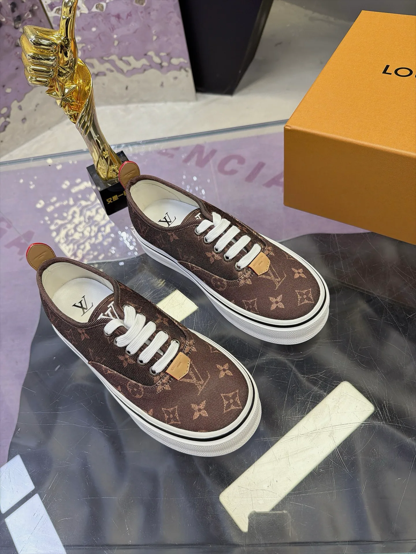 Кроссовки Мужские Louis Vuitton 17930902