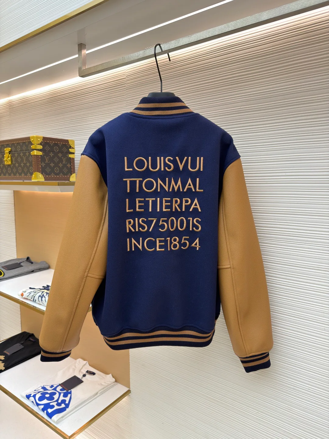 Куртки И Пуховики Мужские Louis Vuitton 11399333