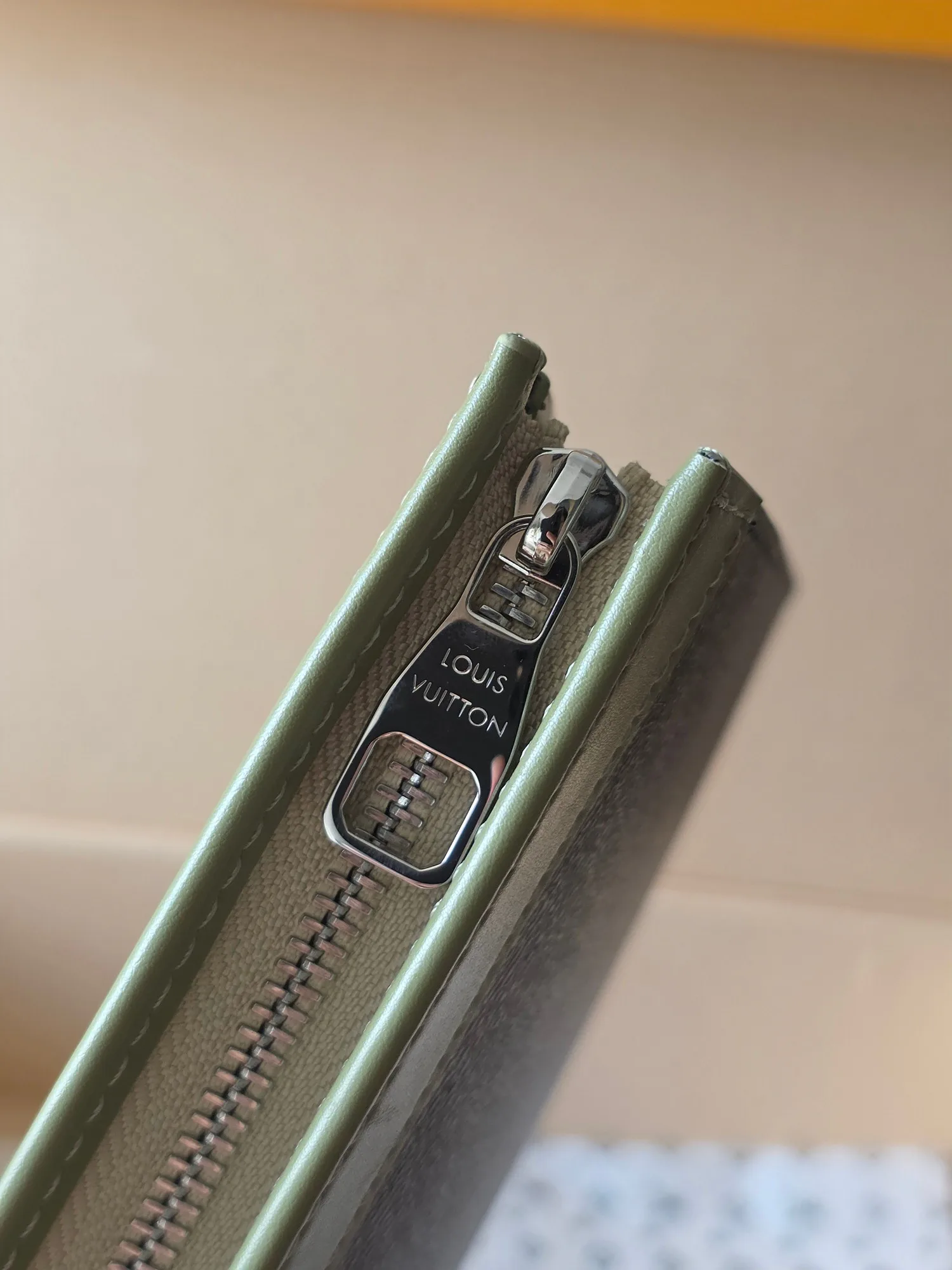 Клатчи Женские Louis Vuitton 18391148