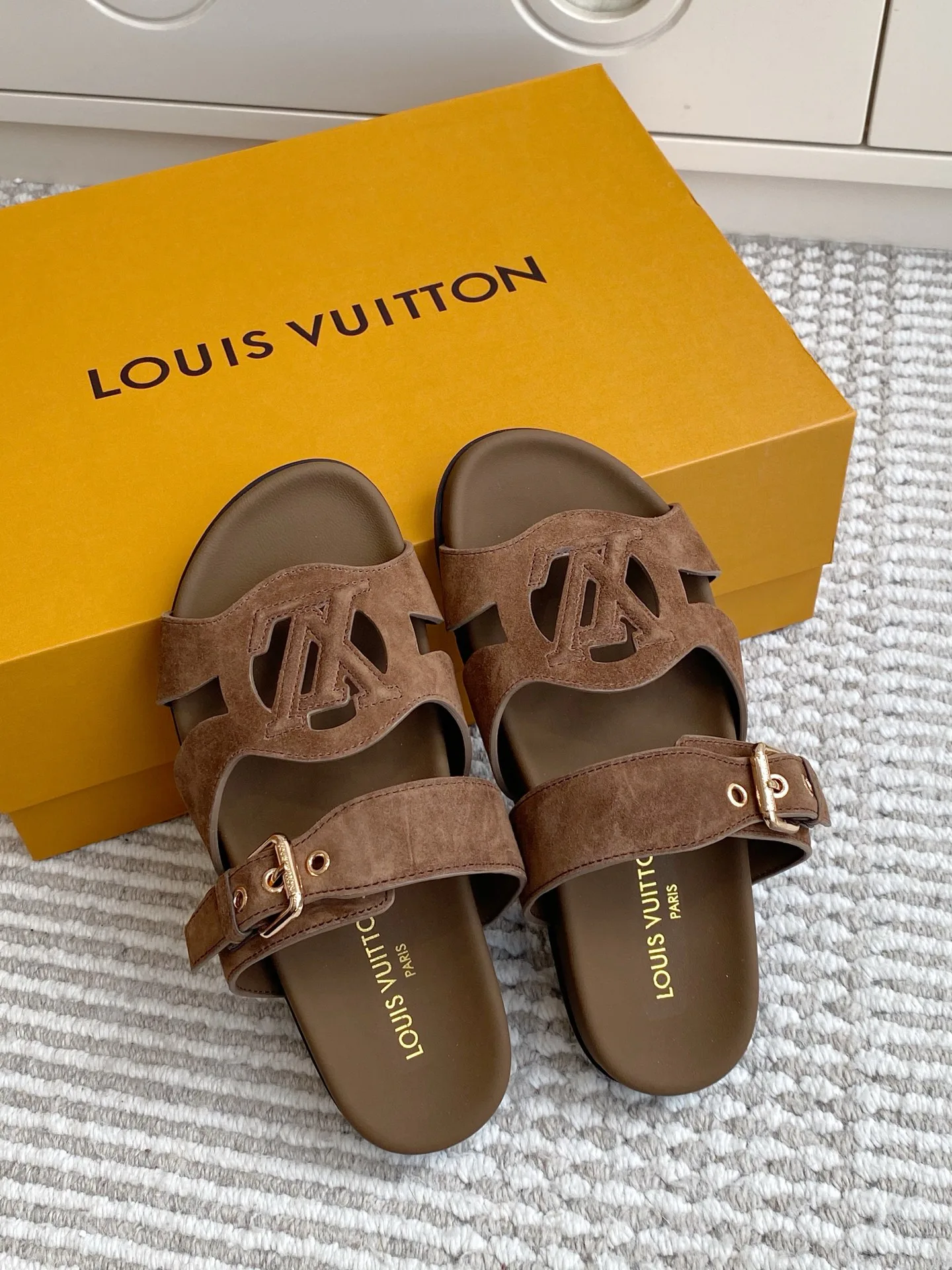 Шлепанцы Женские Louis Vuitton 17572153
